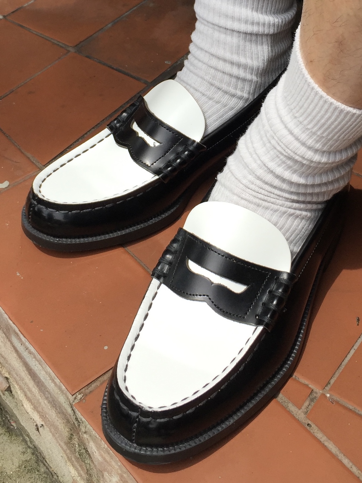 Haruta HS-906 Penny Loafer Black & White 착용 스타일 - 6