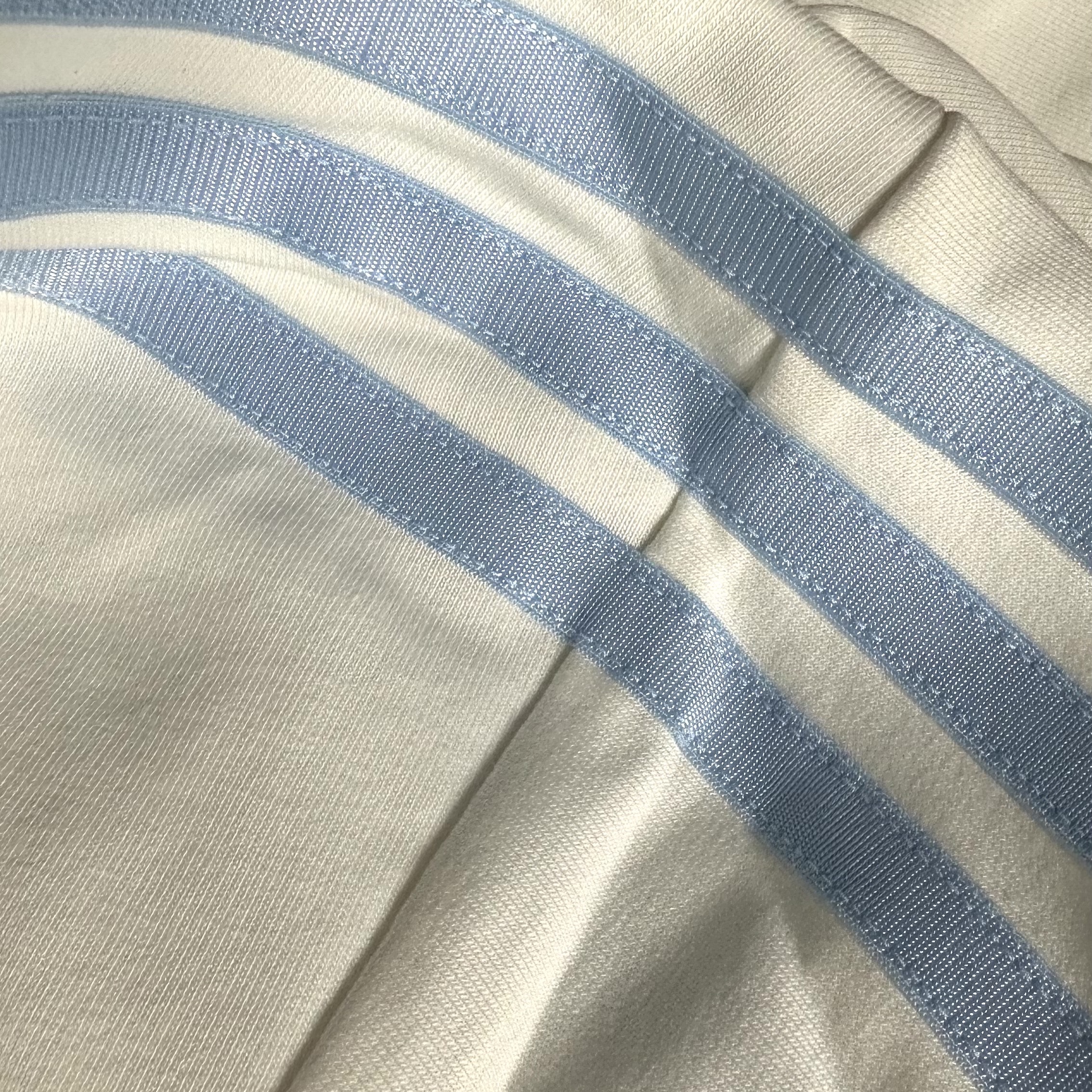(W) Adidas Colorblock Track Top Off White - US Sizing 착용 스타일 - 1