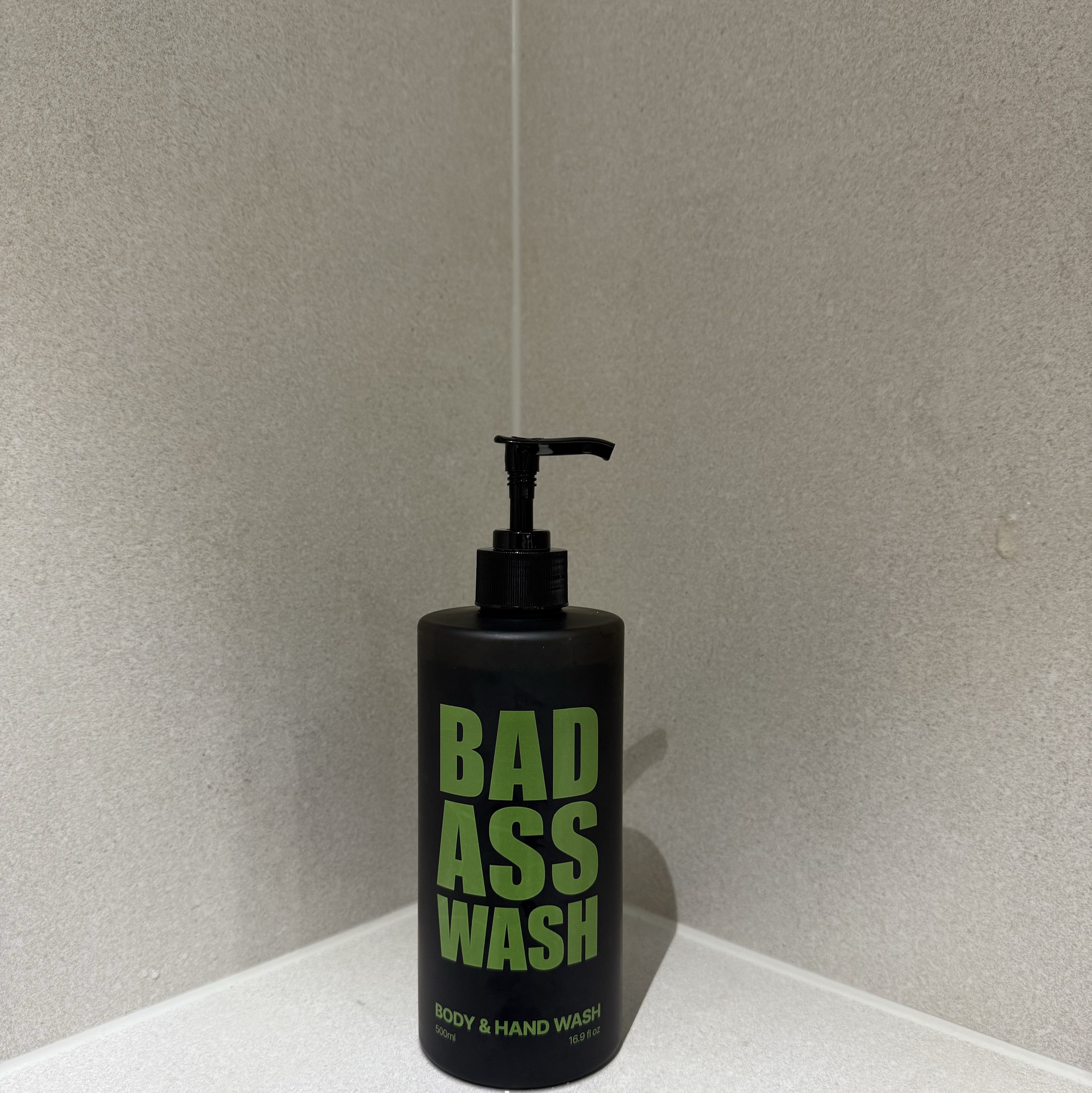 BAD ASS WASH Body & Hand Wash 착용 스타일 - 2