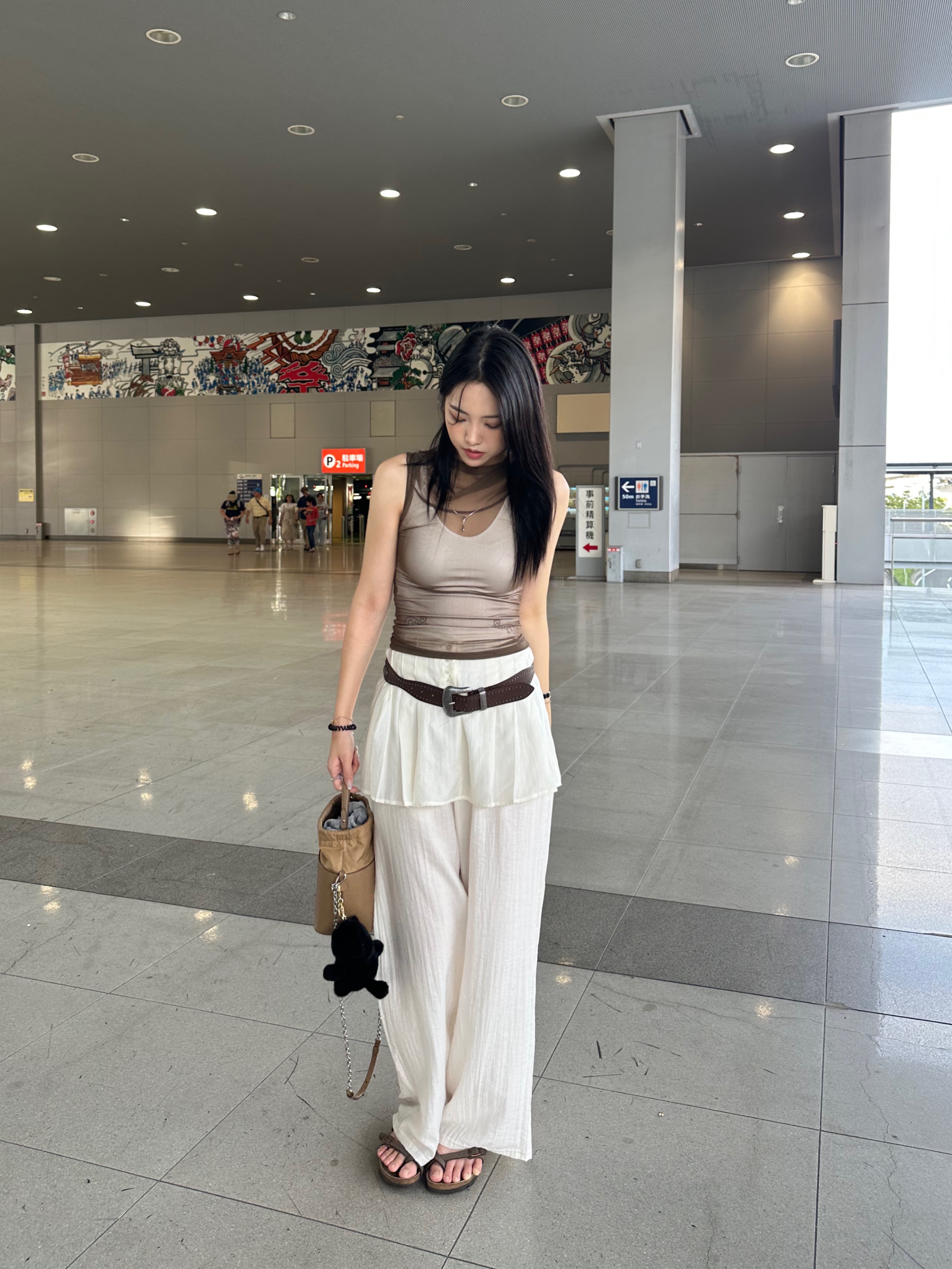 Maison Margiela 5AC Small Bucket Bag Camel, (W) Birkenstock Mayari Nubuck Leather Mocha - Regular 착용 스타일 - 2