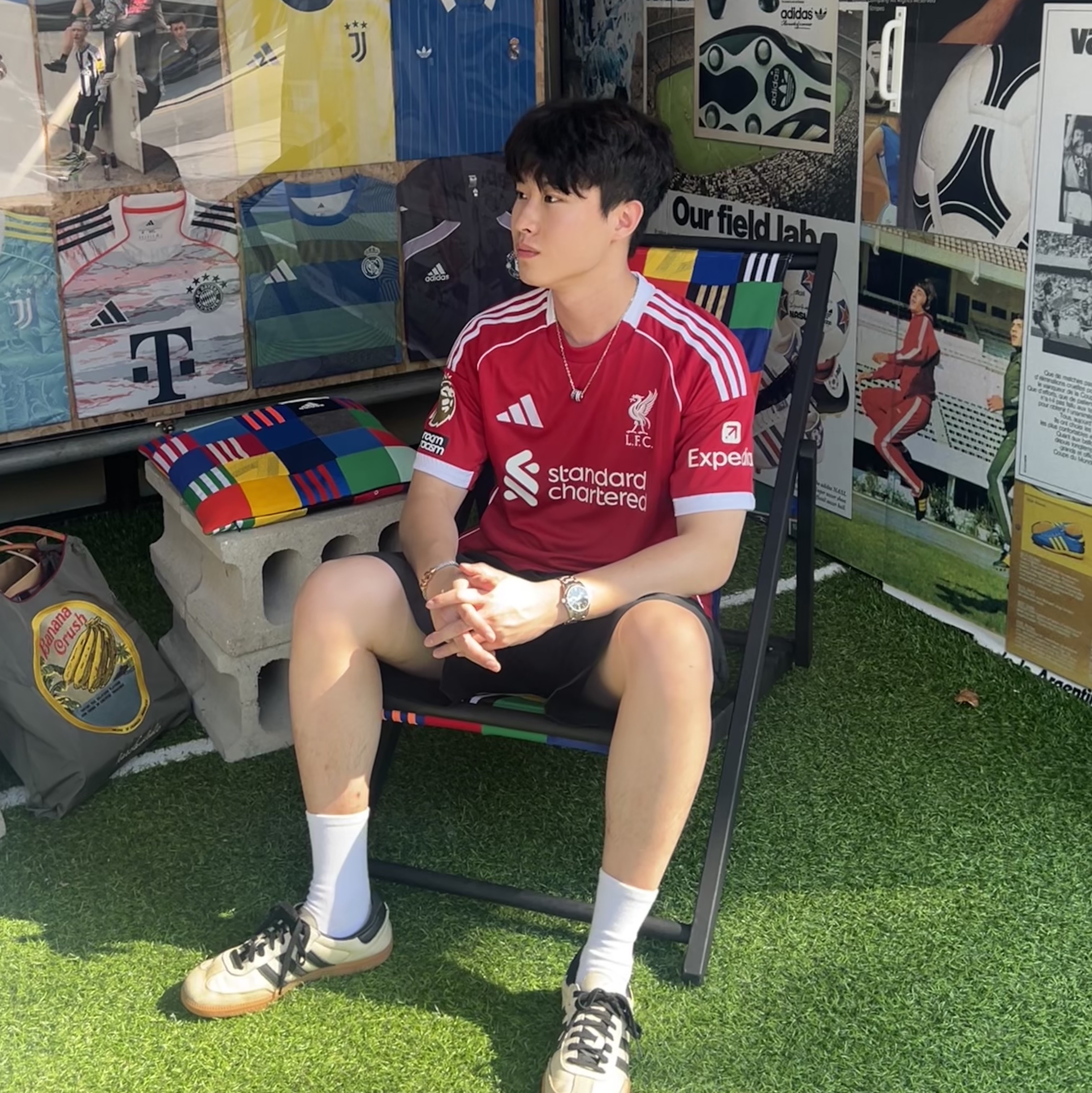 Adidas Liverpool FC 2025/26 Home Jersey Strawberry Red - KR Sizing (Non Marking Ver.), (W) Adidas Samba OG Cream White Core Black 착용 스타일