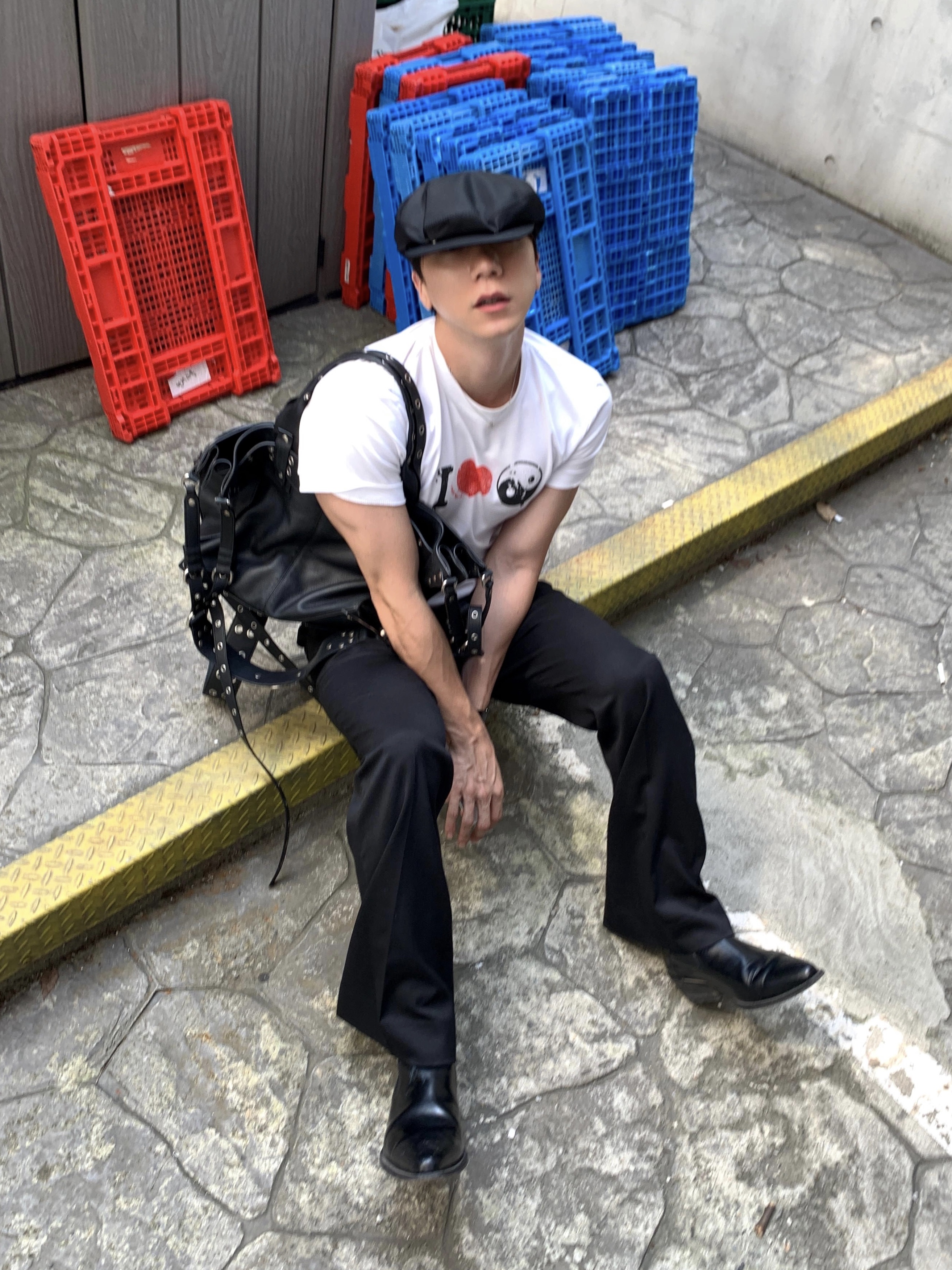 Our Legacy Cuban Boot Black, Prada Re-Nylon Hat Black 착용 스타일 - 3
