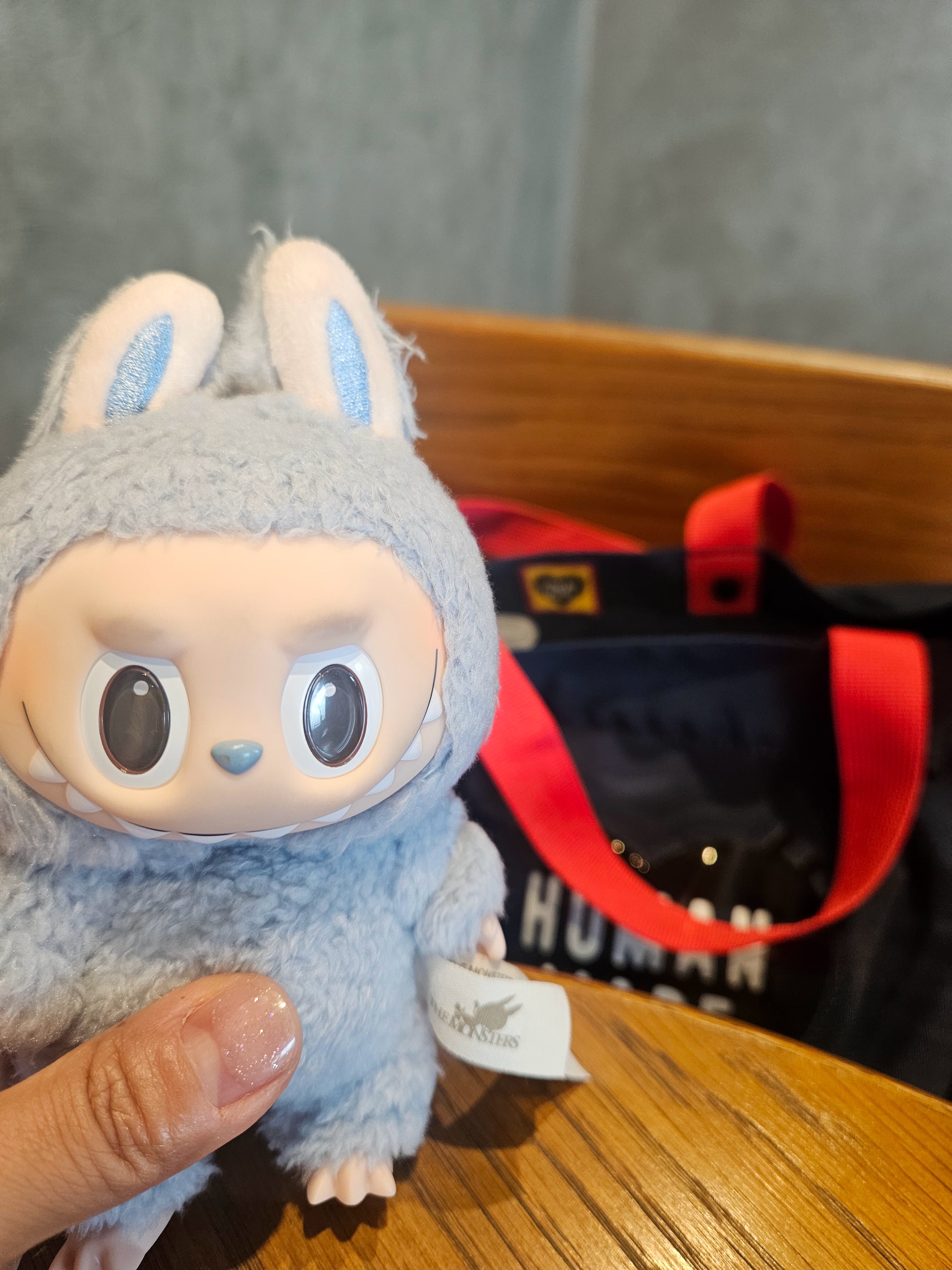 Pop Mart Labubu The Monsters Labubu Tasty Macarons Series Sea Salt Coconut Keyring 착용 스타일 - 5