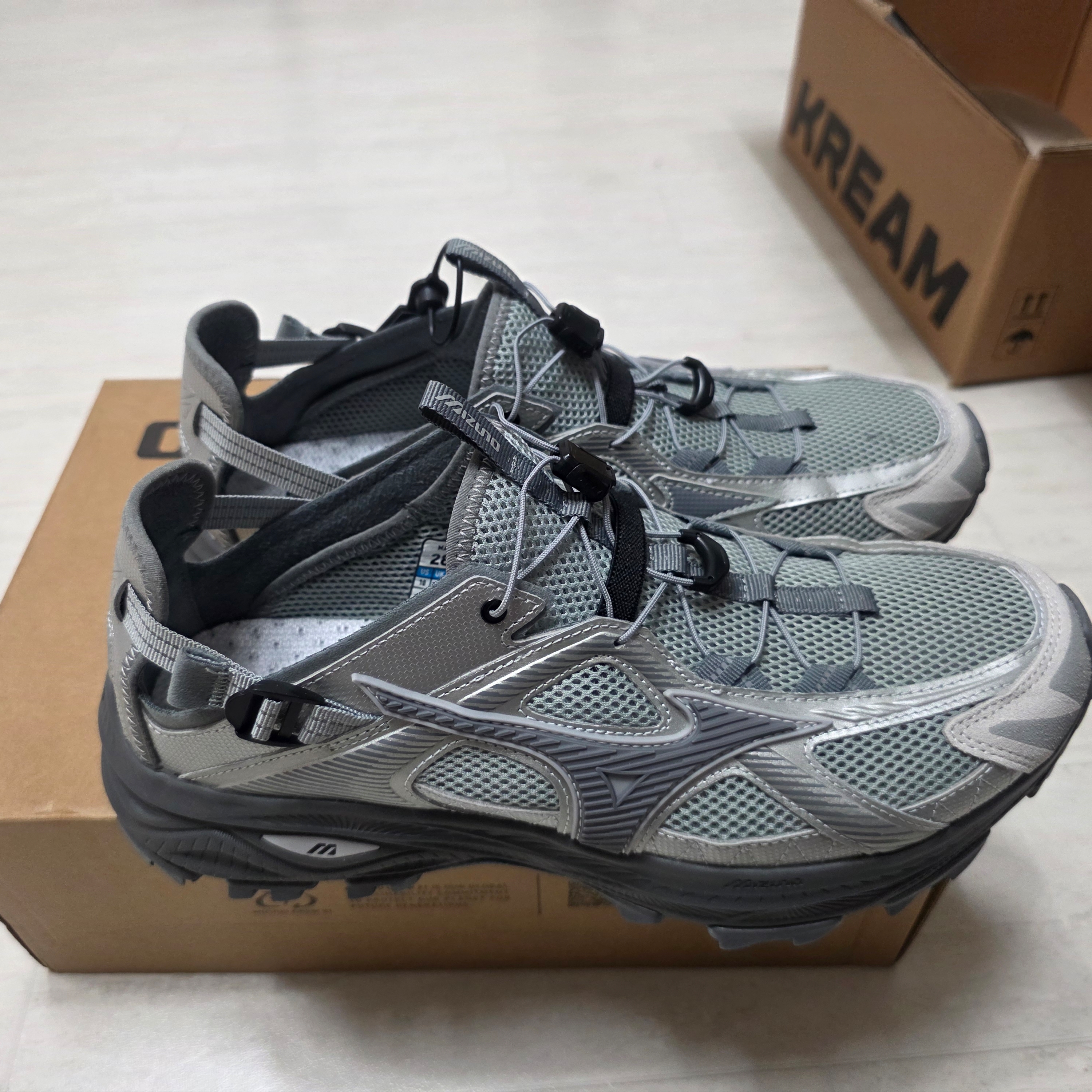 Mizuno Racer Trail SE Silver Grey 착용 스타일 - 1