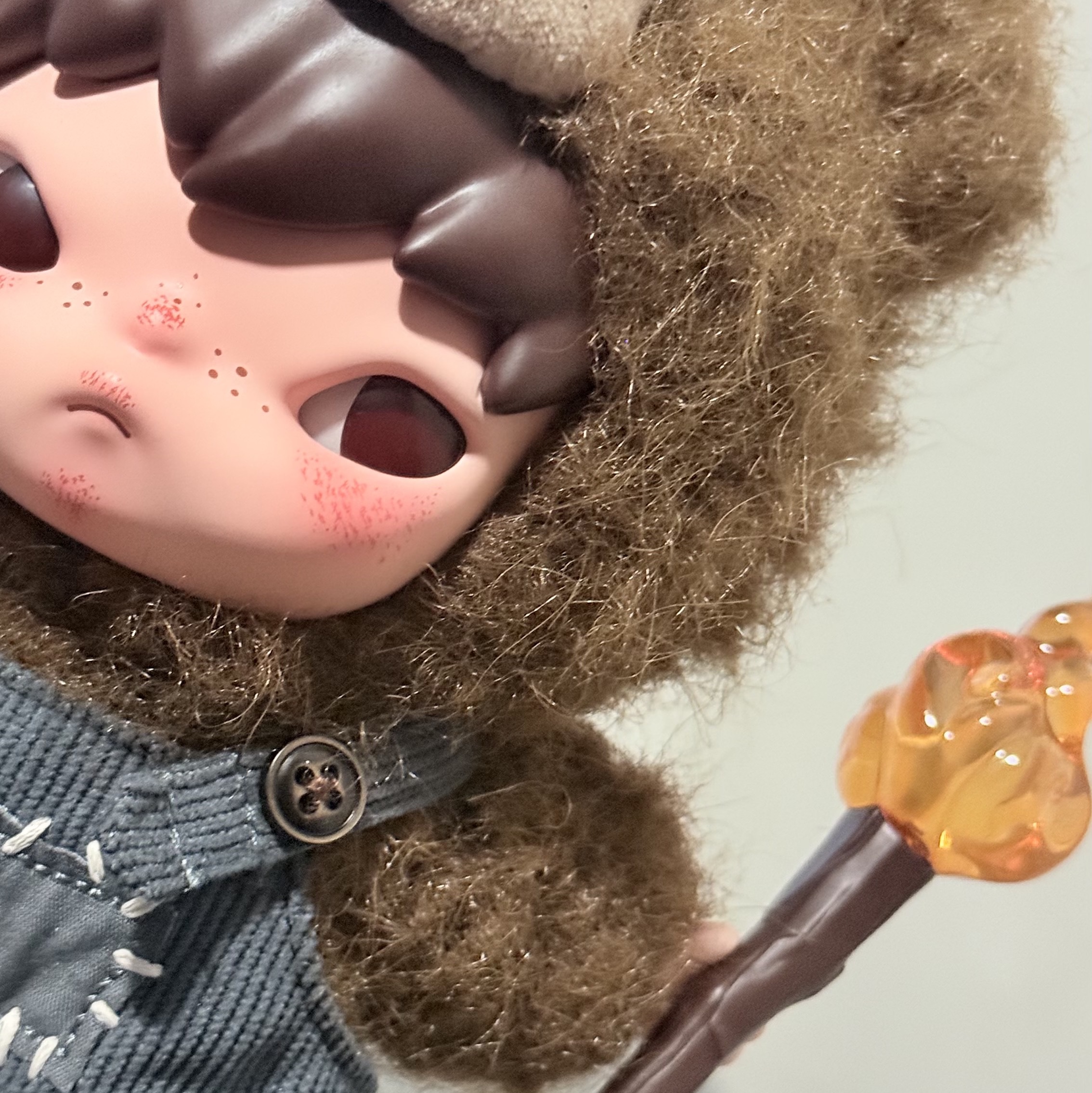 Pop Mart Hirono Living Wild-Fight For Joy Plush Doll 착용 스타일 - 2