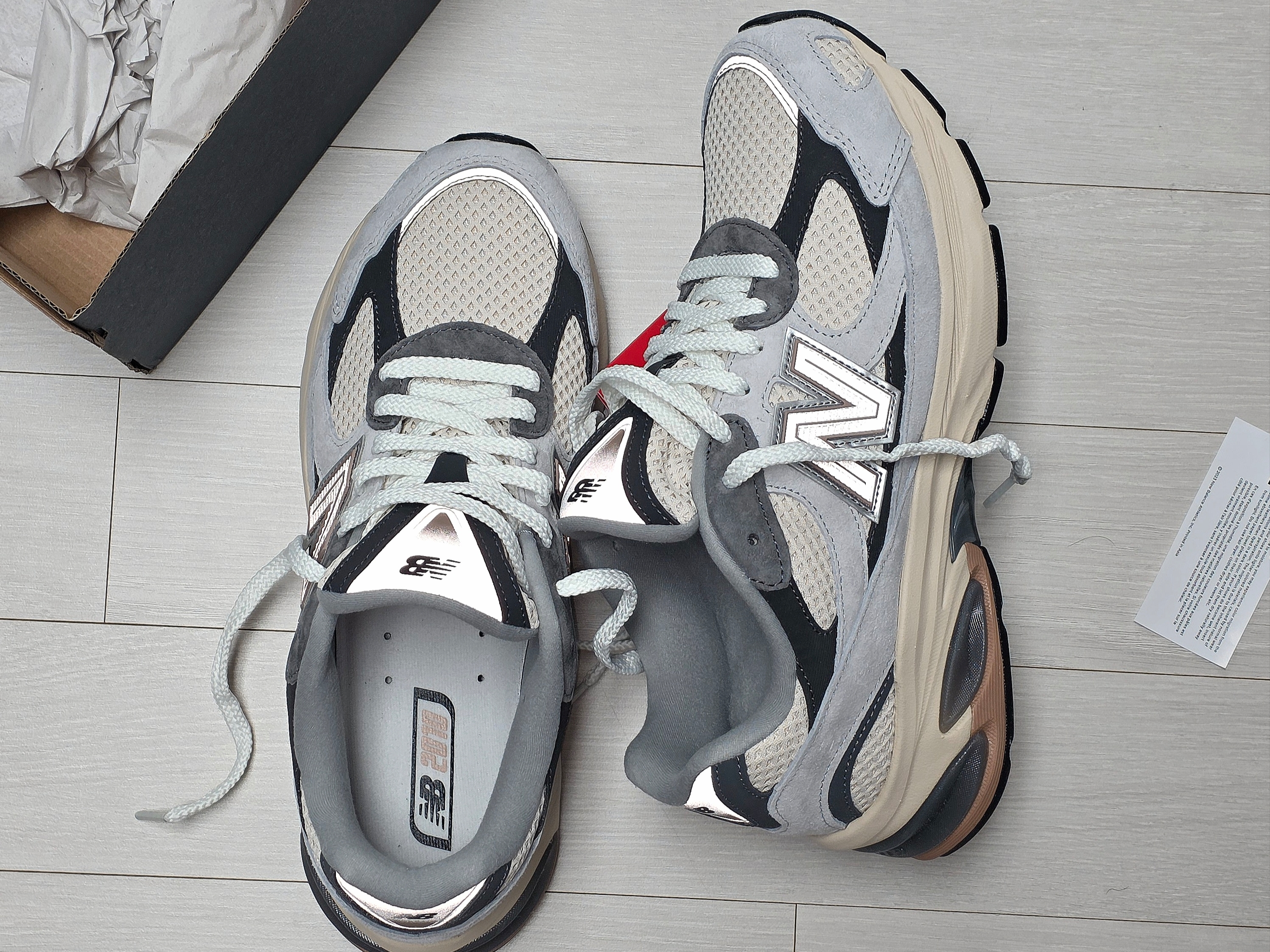 New Balance 2010 Brighton Grey Linen 착용 스타일 - 5