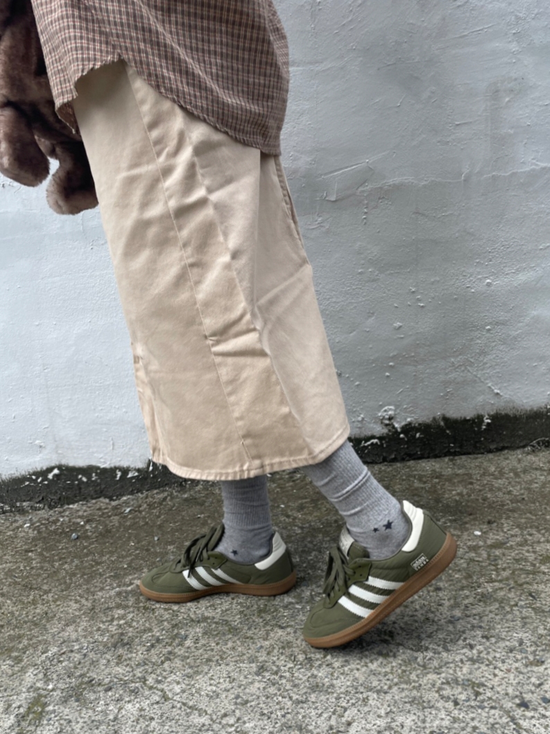 Adidas Samba OG Focus Olive Wonder White 착용 스타일 - 4