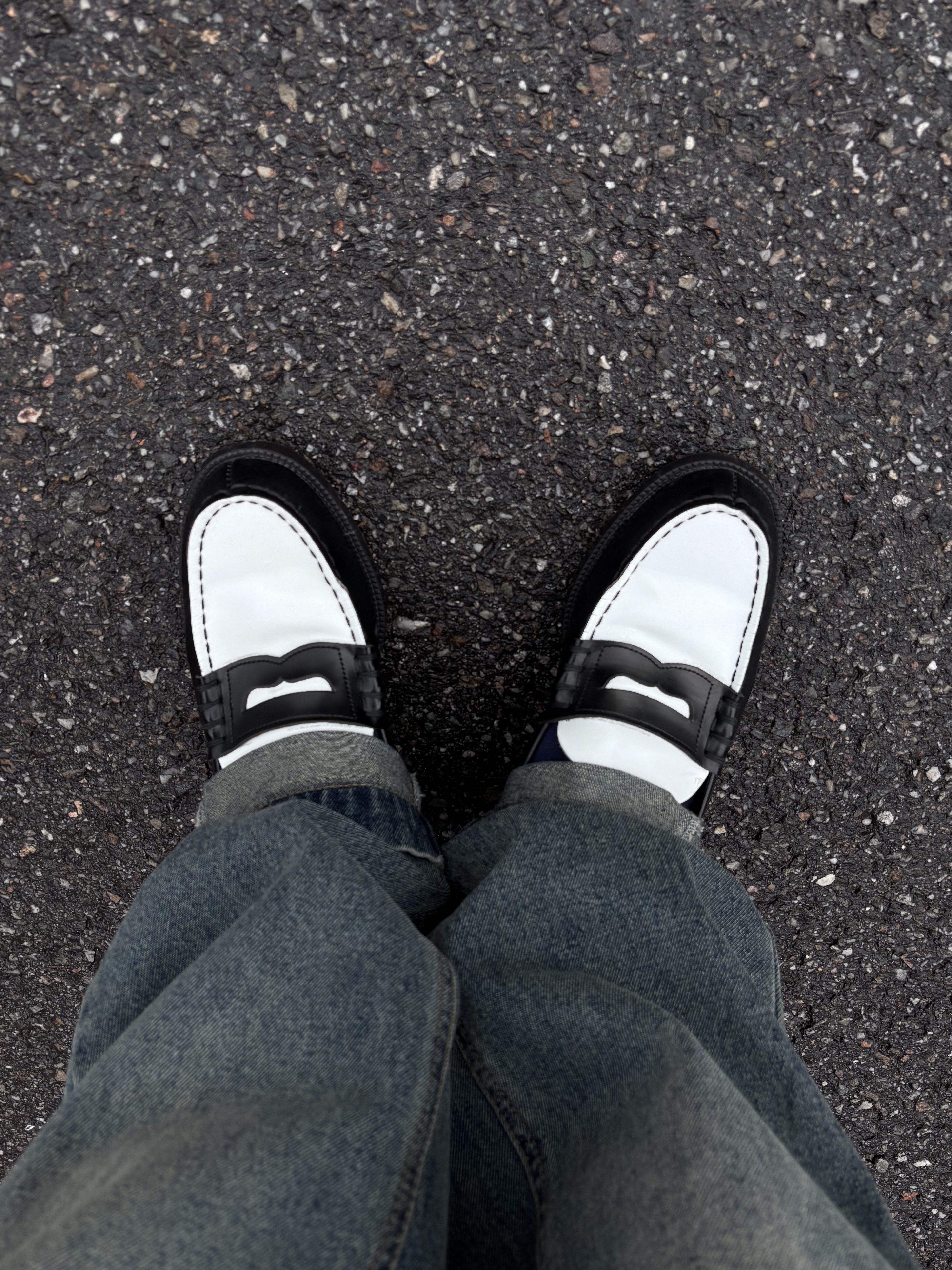 Haruta HS-906 Penny Loafer Black & White 착용 스타일 - 3