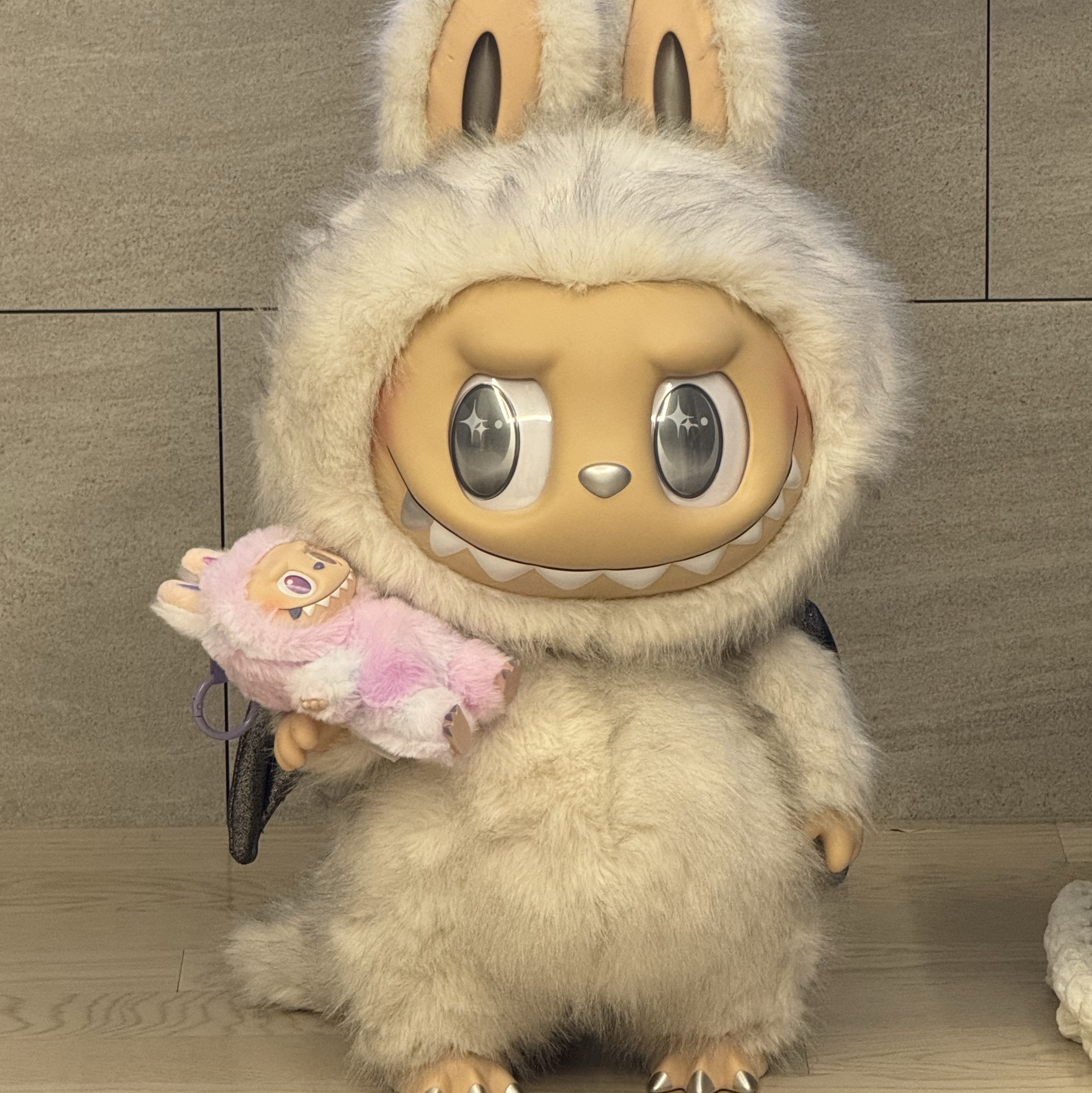 Pop Mart The Monsters Zimomo Angel In Clouds Vinyl Face Doll 착용 스타일 - 1