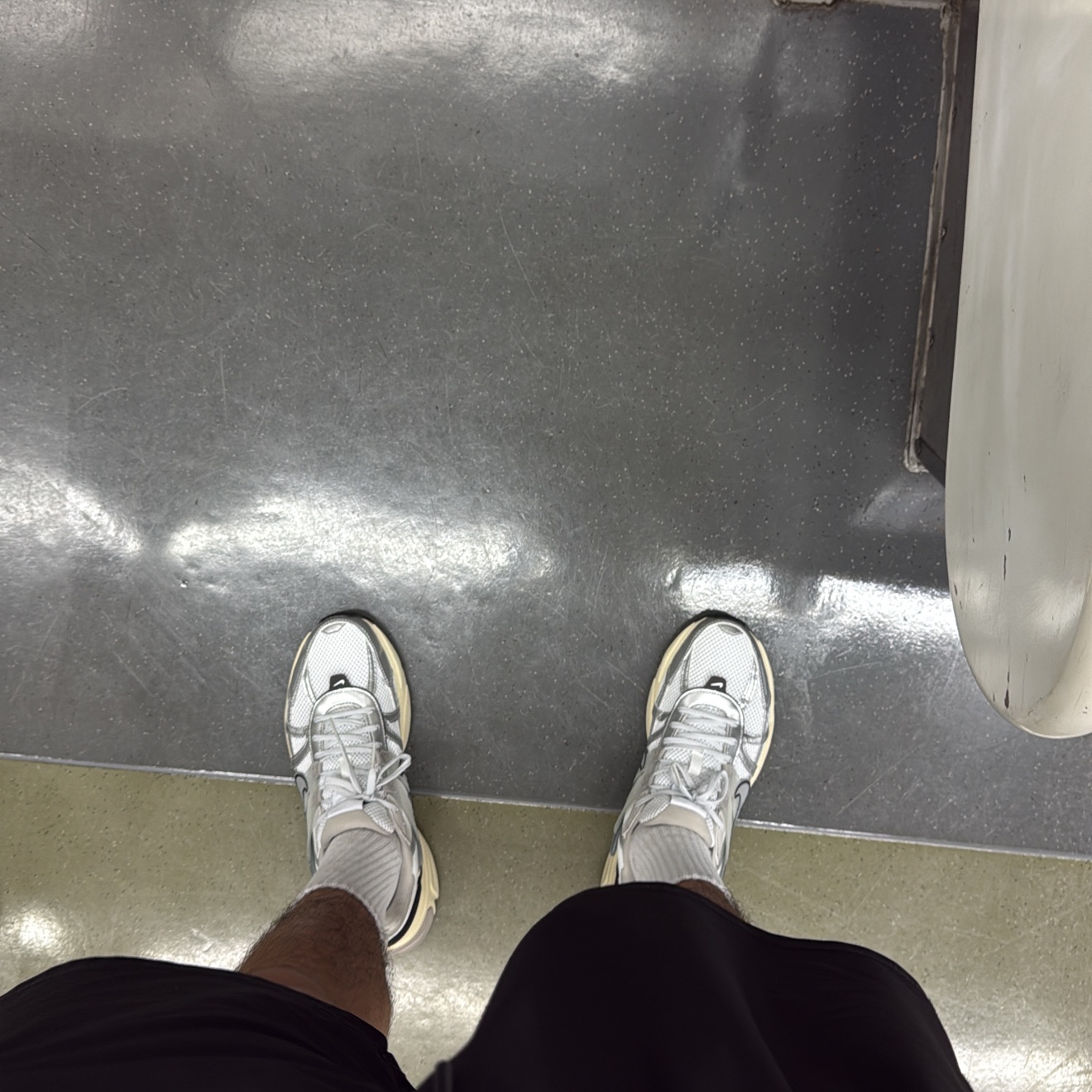Nike V2K Run Summit White Metallic Silver 착용 스타일