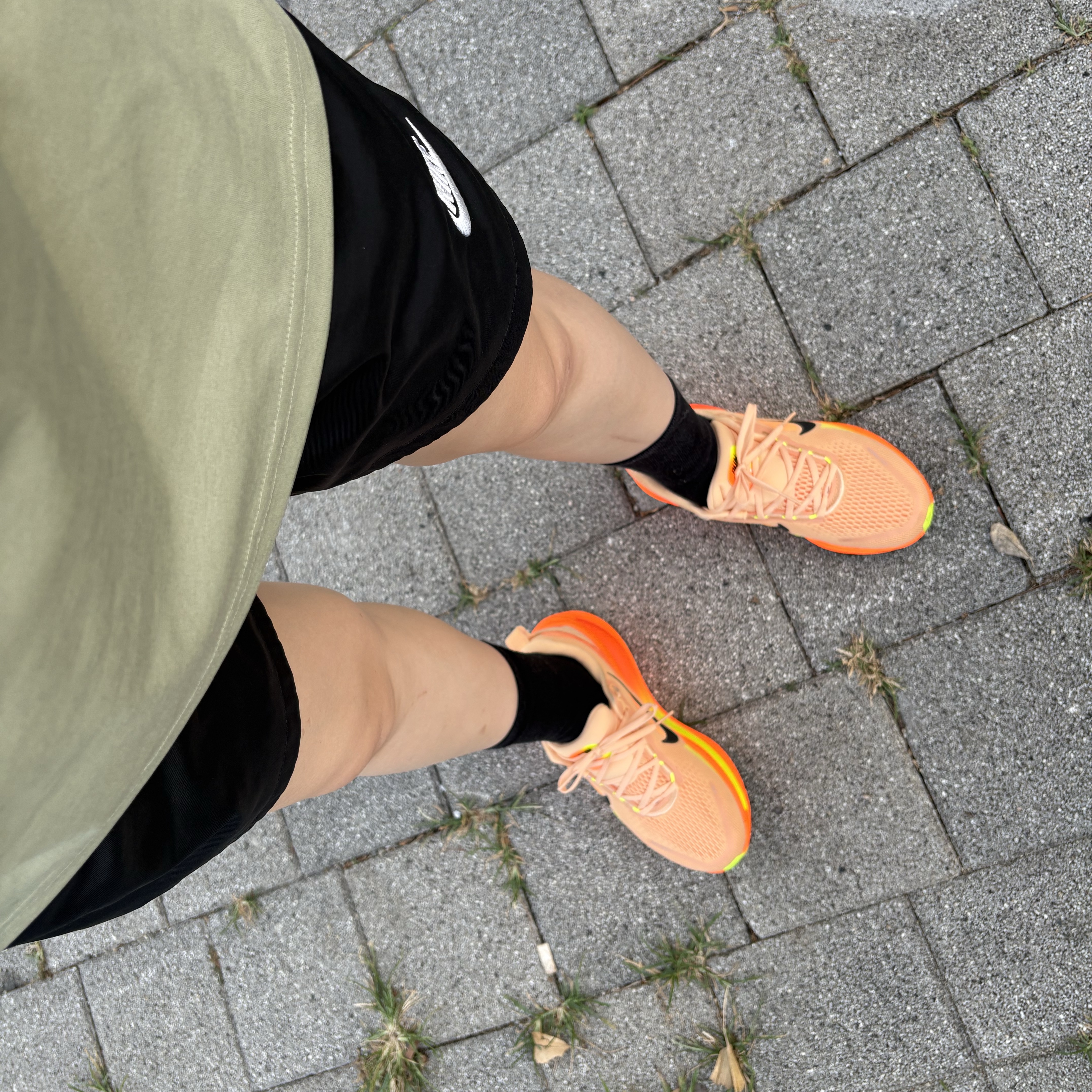 Nike Vomero 18 Orange Chalk Total Orange 착용 스타일