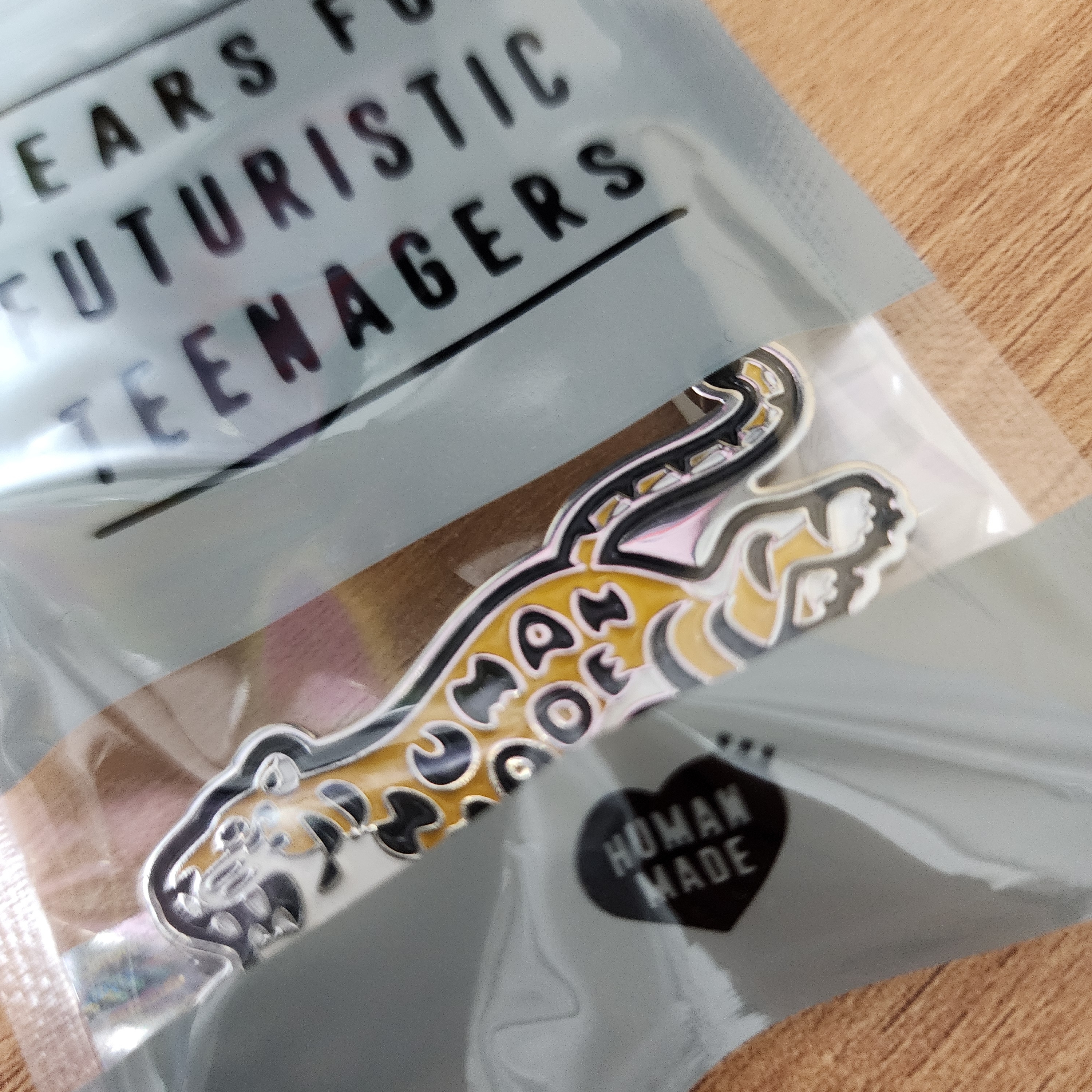 Human Made Animal Pin #2 Yellow 착용 스타일