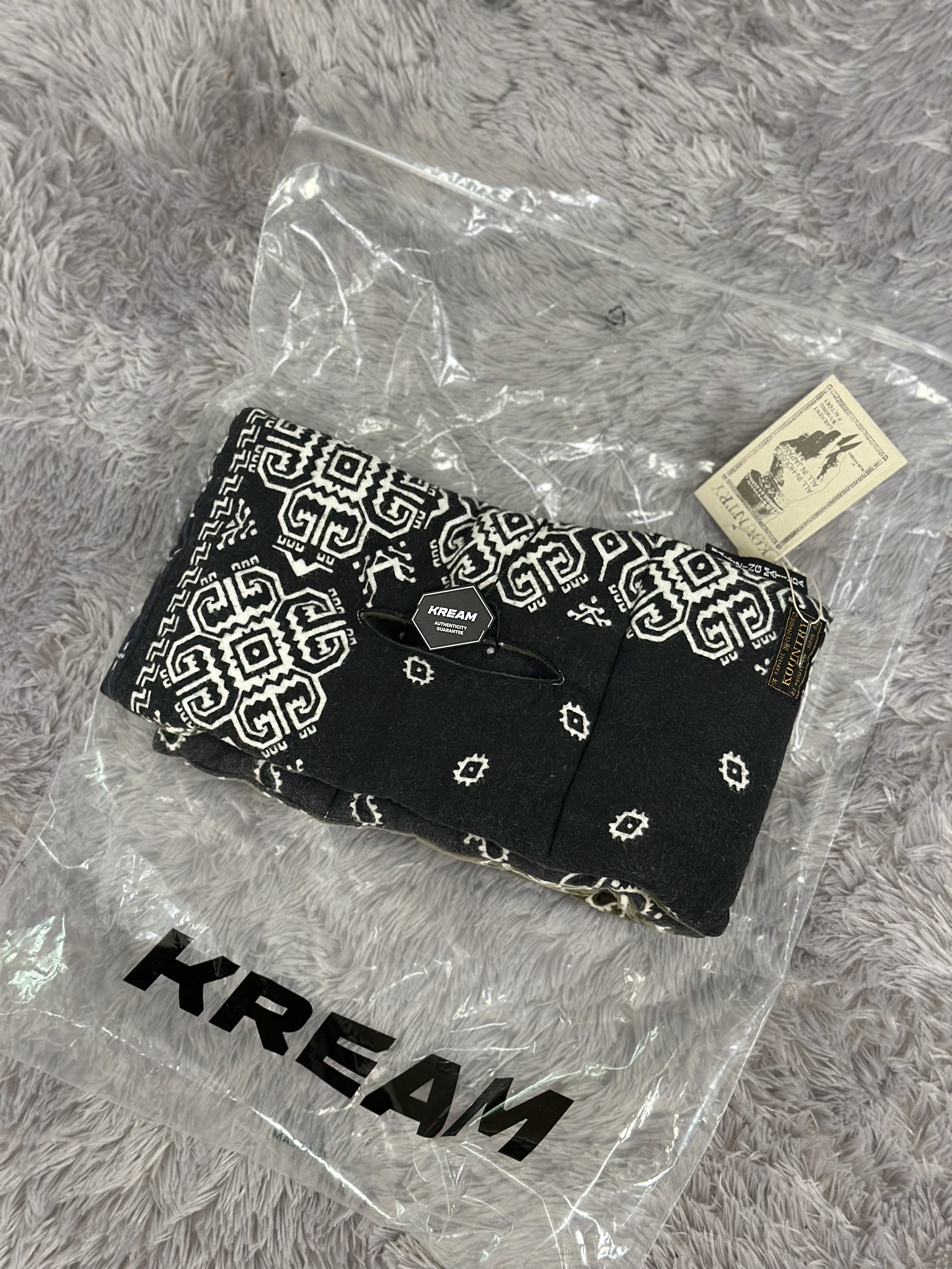 Kapital Flannel Bandana Pattern Reversible Kesa Muffler Black Khaki 착용 스타일 - 2