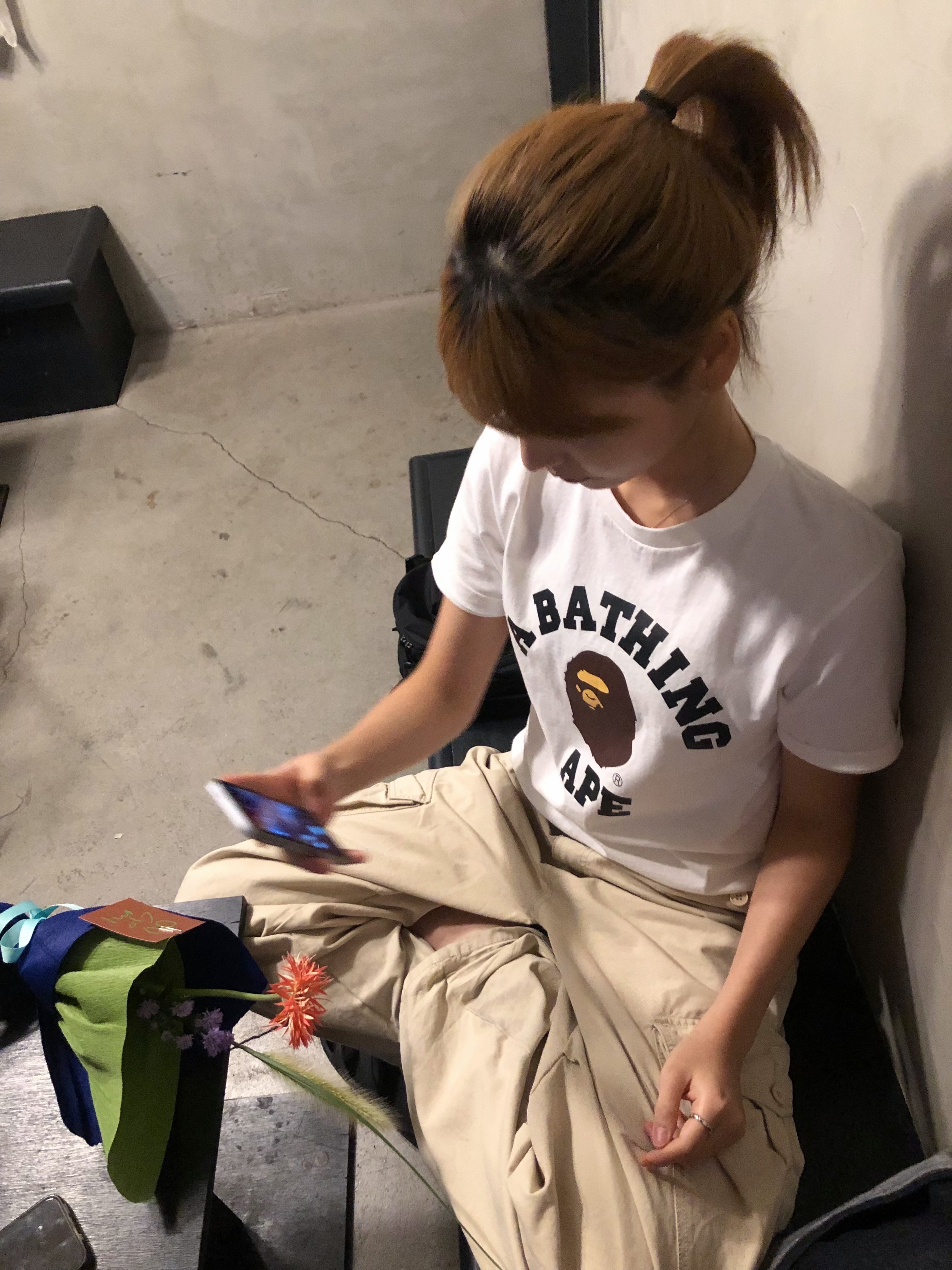 BAPE College T-Shirt White, Keen Shanti Black Dawn Blue 착용 스타일 - 3