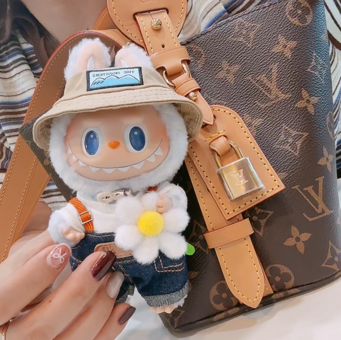 Pop Mart Fall In Wild Labubu Series Toy Keyring 착용 스타일 - 1