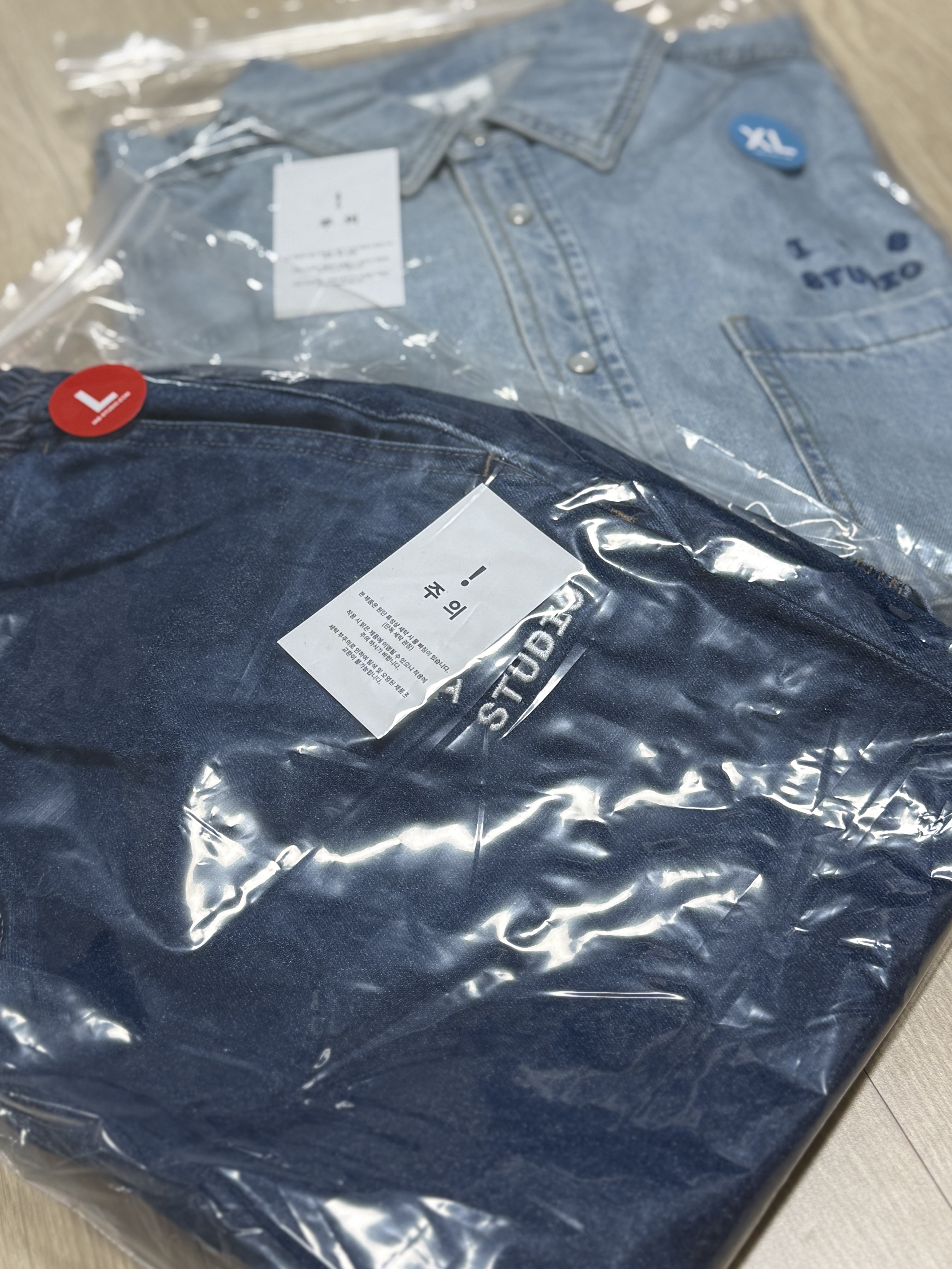 IAB Studio Denim Shorts Deep Blue, IAB Studio Denim Shirt Blue 착용 스타일
