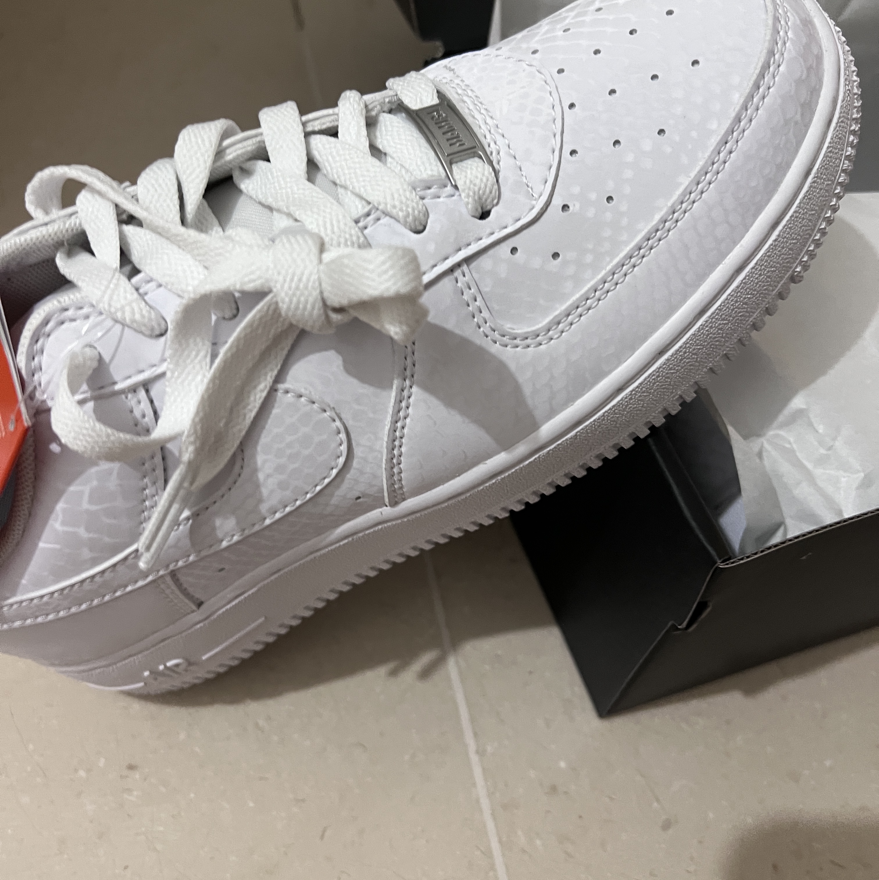 Nike x Kobe Bryant Air Force 1 Low Triple White 착용 스타일