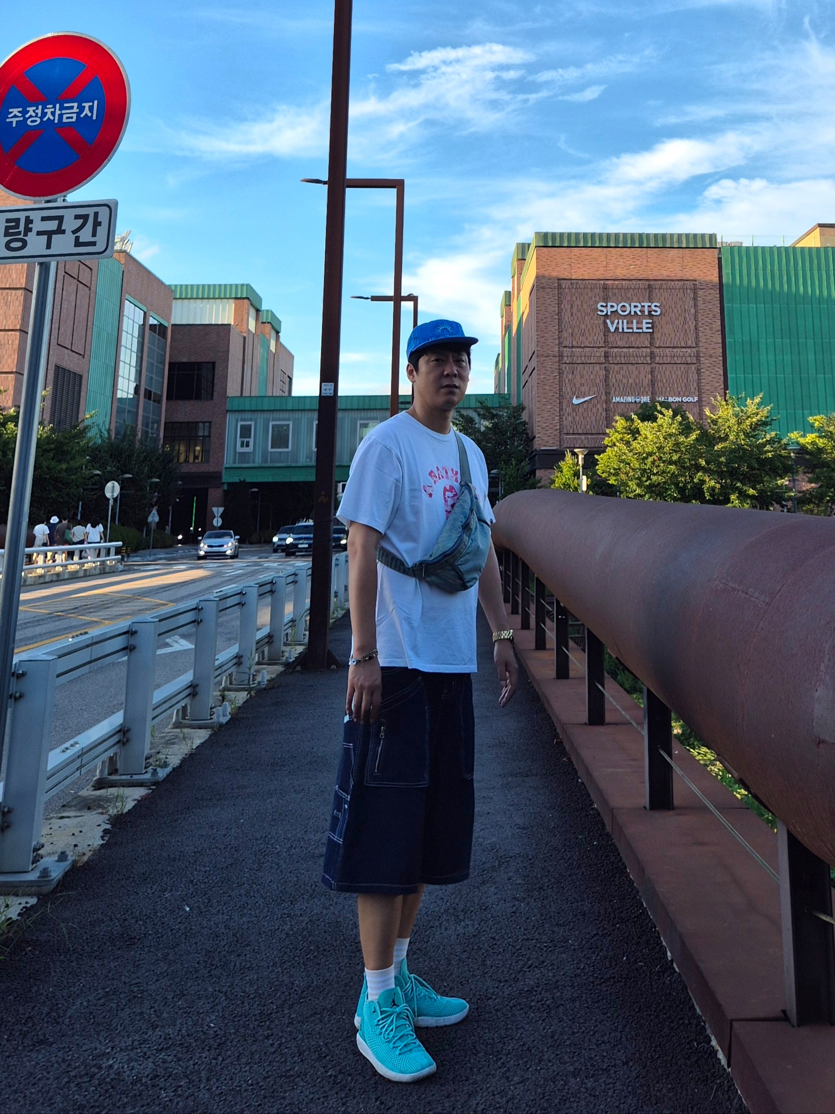 Flavorism Carpenter Bermuda Denim Pants Indigo, BAPE ABC Camo College T-Shirt White Pink 착용 스타일 - 2