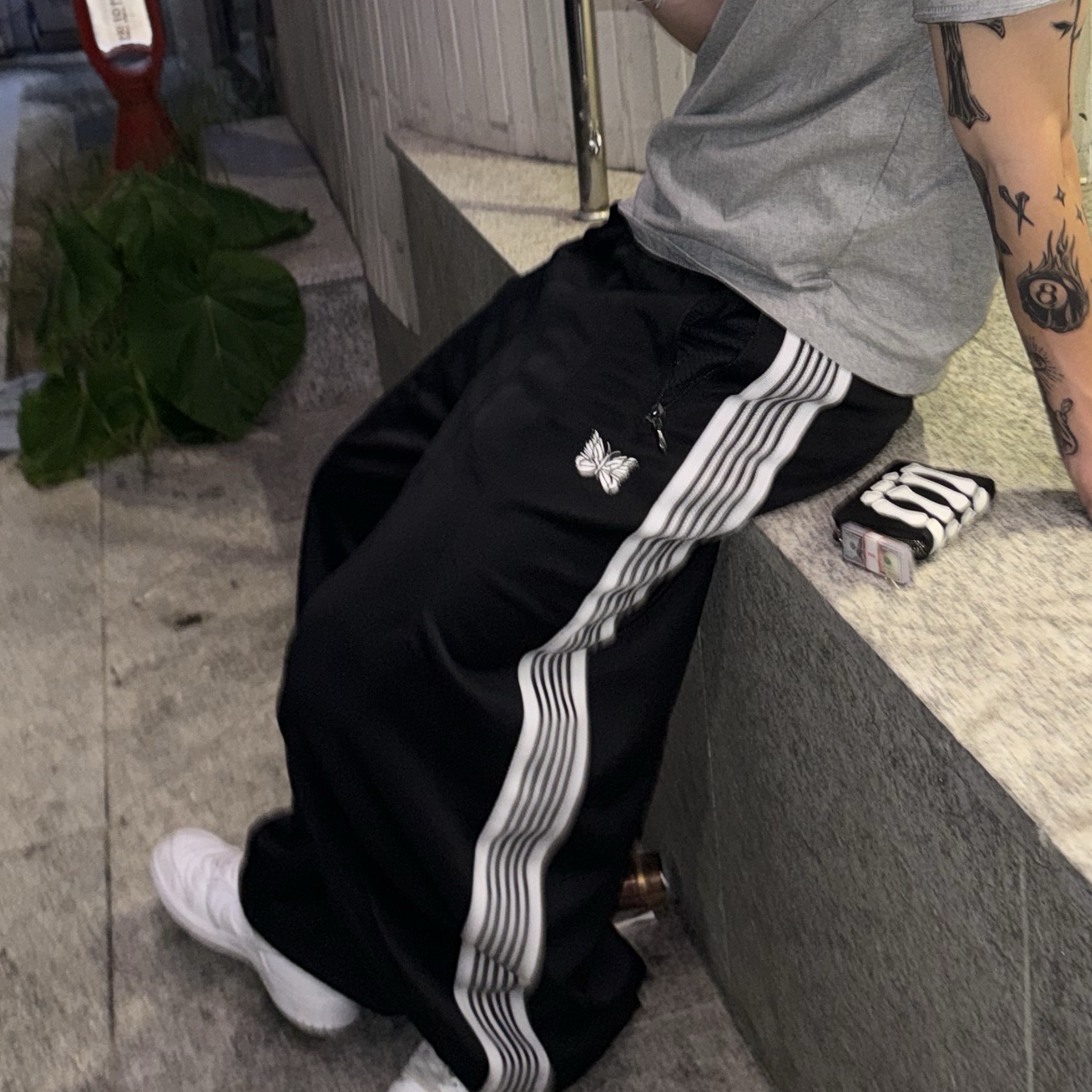 Needles H.D. Track Pants Poly Smooth Black White, Kapital Thumbs Up Bone Hand Zip Mini Wallet Black 착용 스타일
