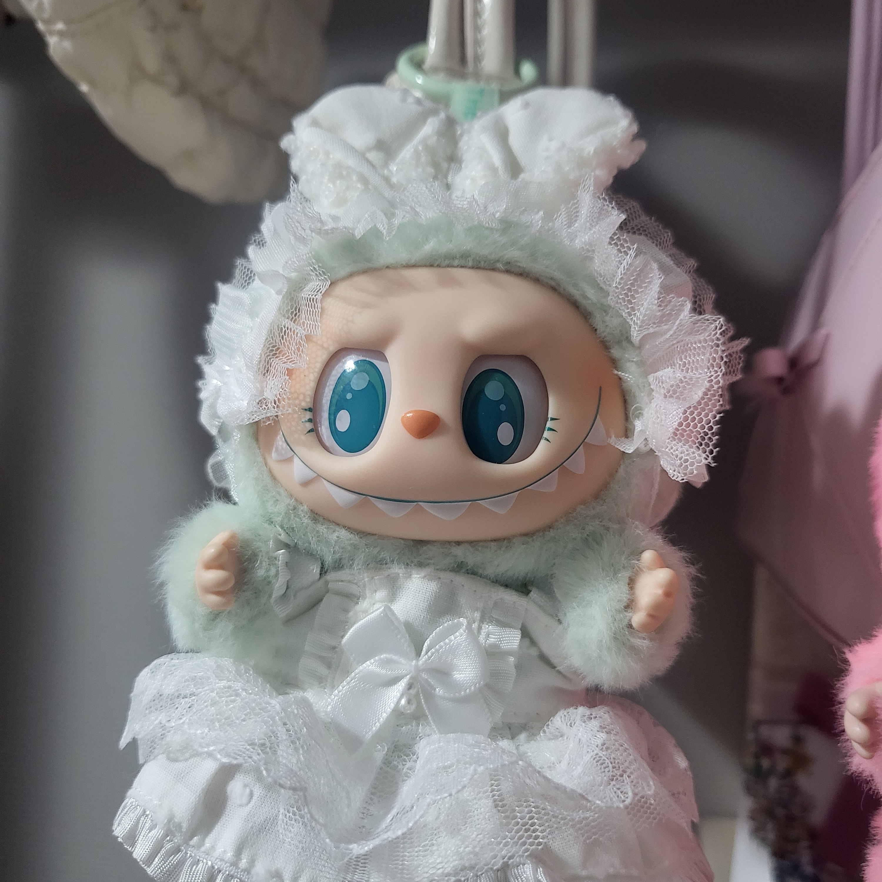 Pop Mart Labubu Let's Play Together Doll Series Ququ Keyring (Opened Case) 착용 스타일
