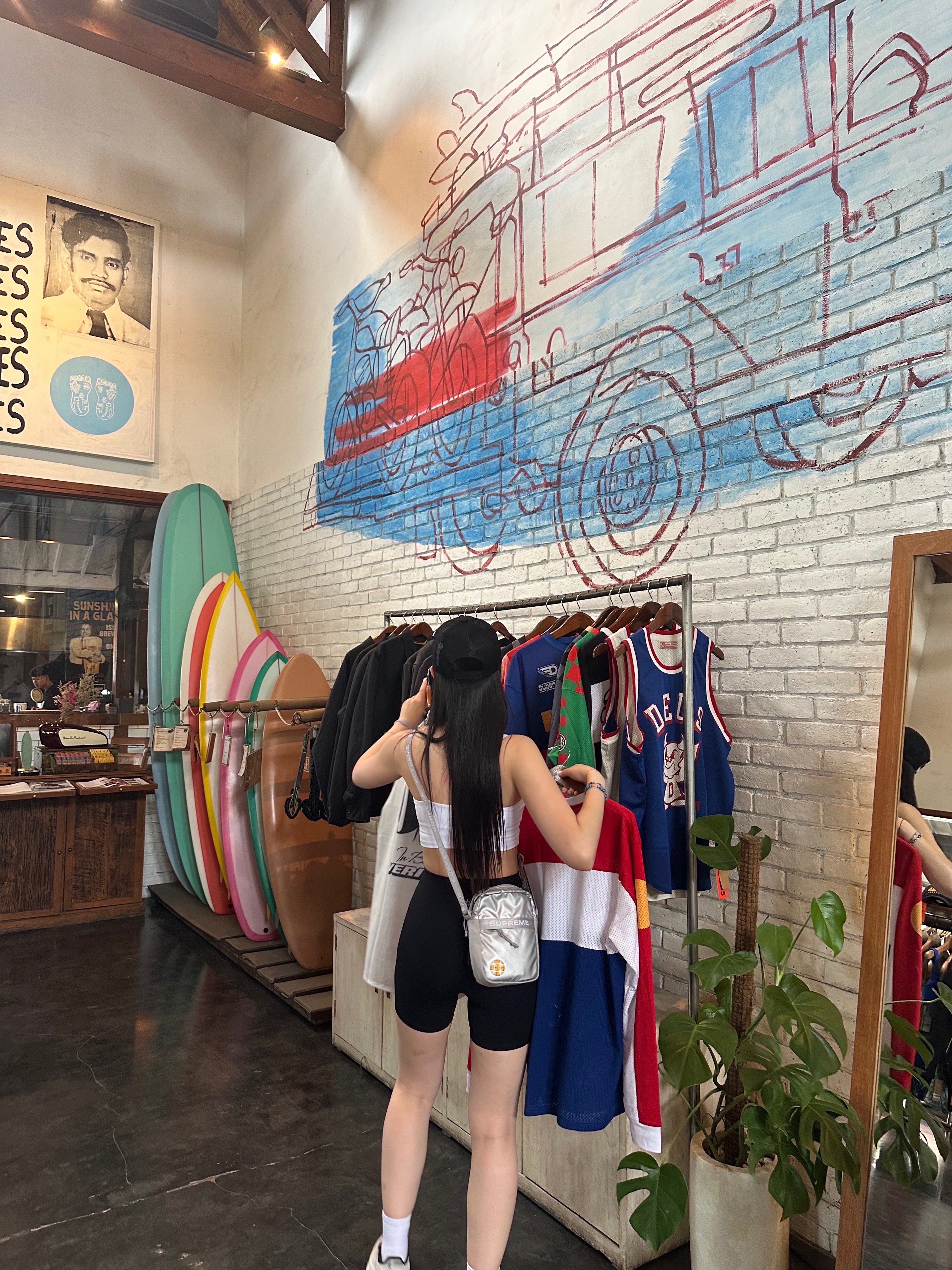 Deus Ex Machina Saber Moto Jersey Red, GRAILZ x KOIN SEOUL Kg Logo Cap Black 착용 스타일 - 2