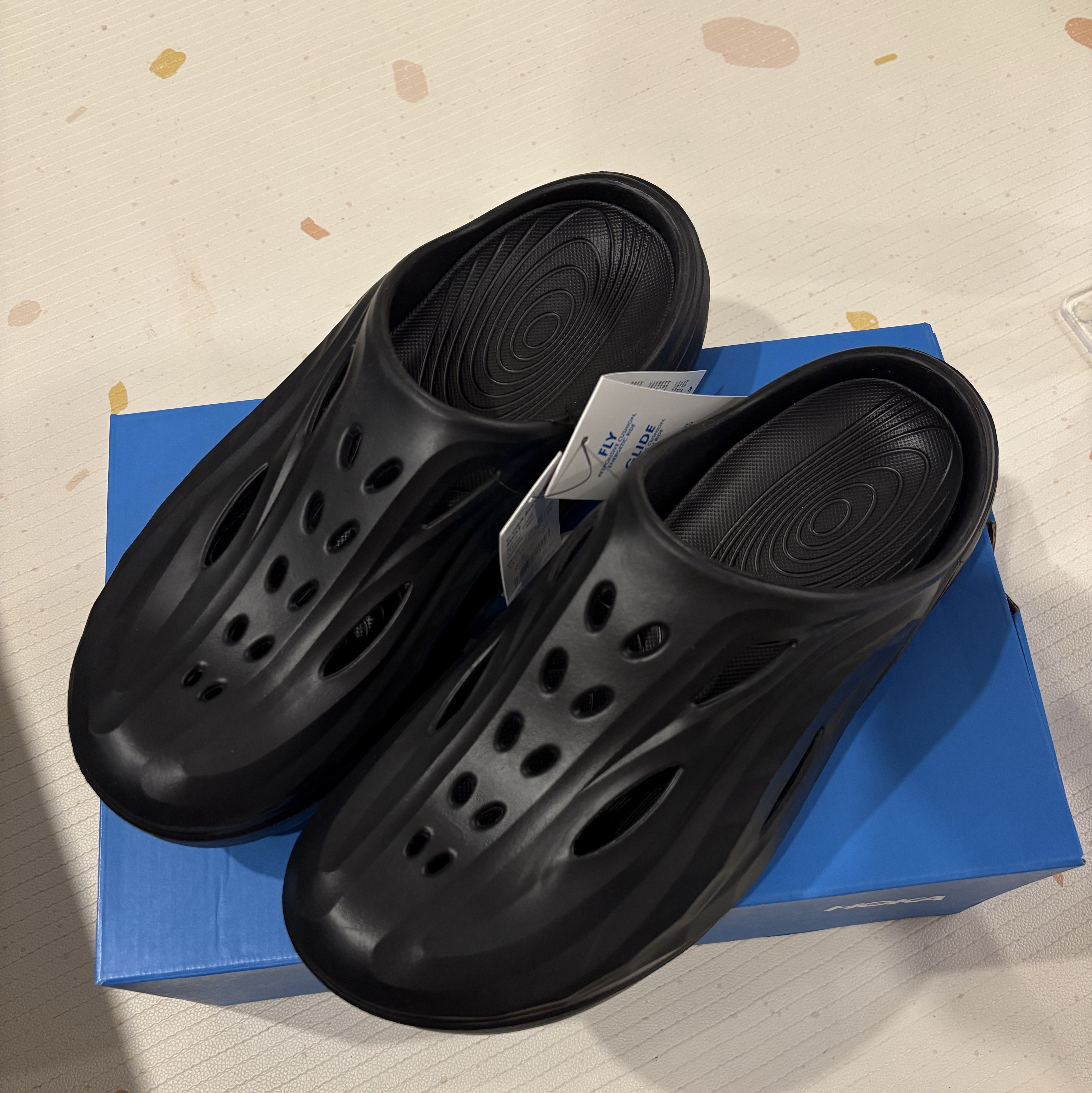 Hoka Ora Recovery Mule Black 착용 스타일