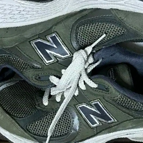 New Balance 2002R Grape Leaf 착용 스타일