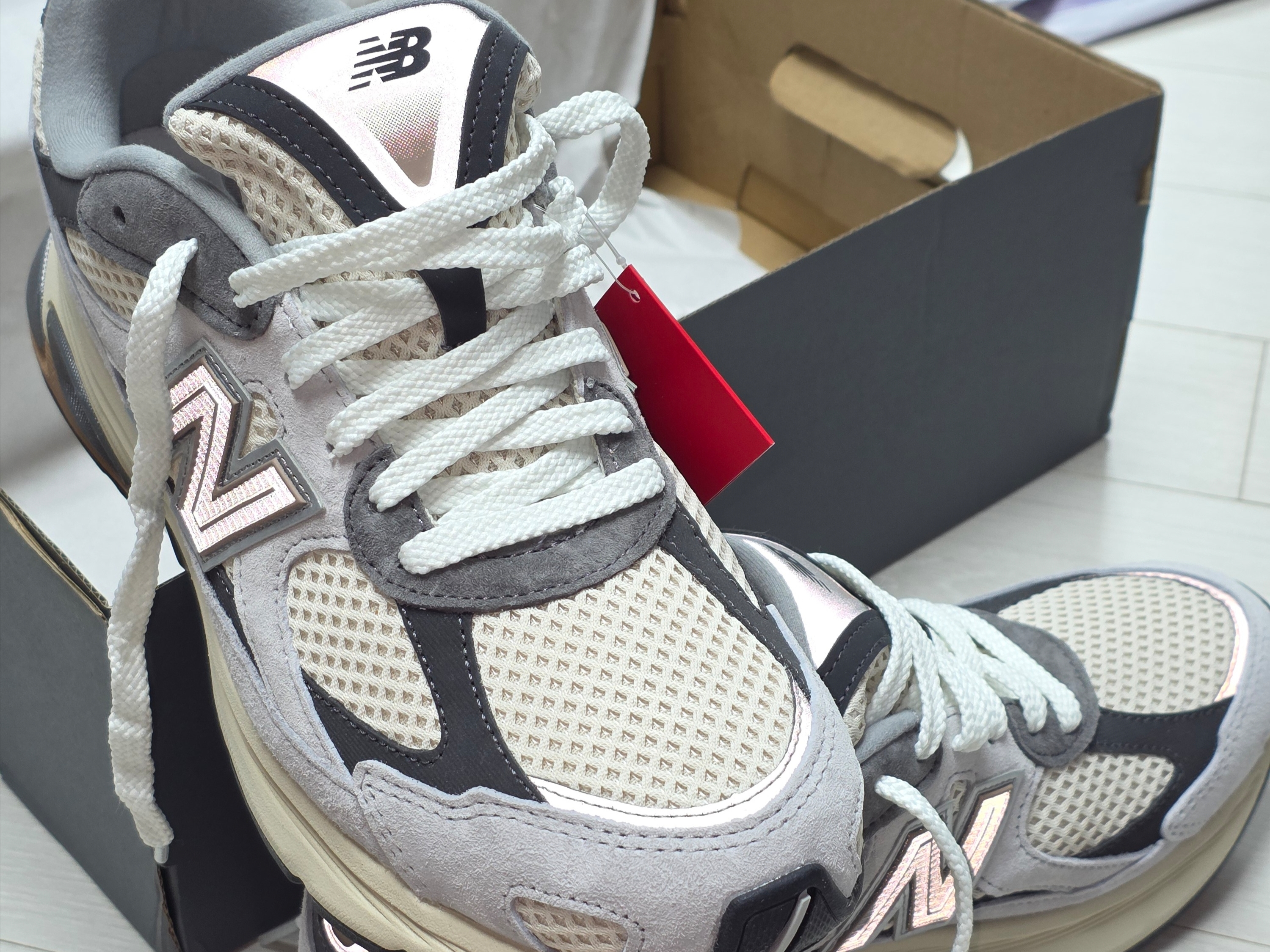 New Balance 2010 Brighton Grey Linen 착용 스타일 - 6