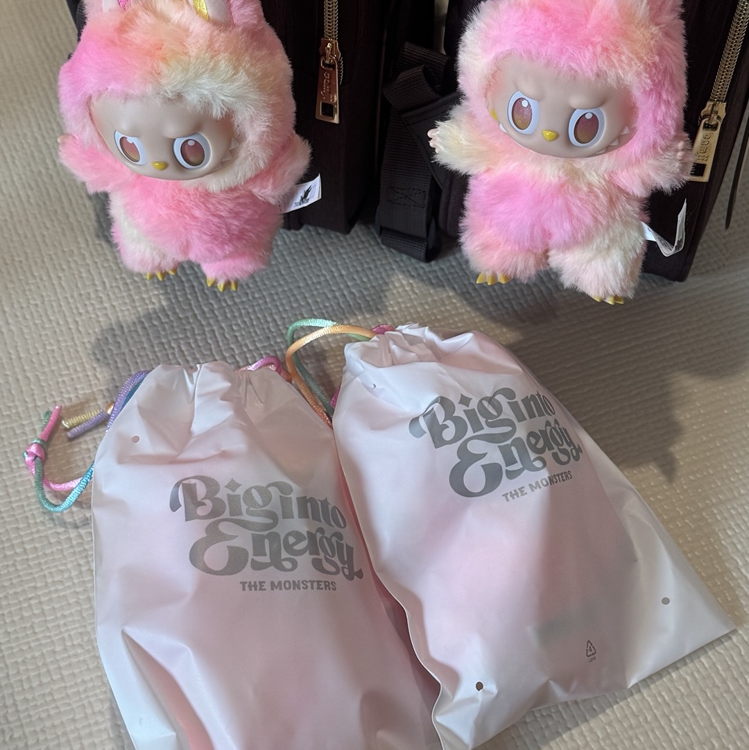 Pop Mart Labubu The Monsters Highlight Series Sealed Case (Bundle of 4/1 Blind Box) 착용 스타일