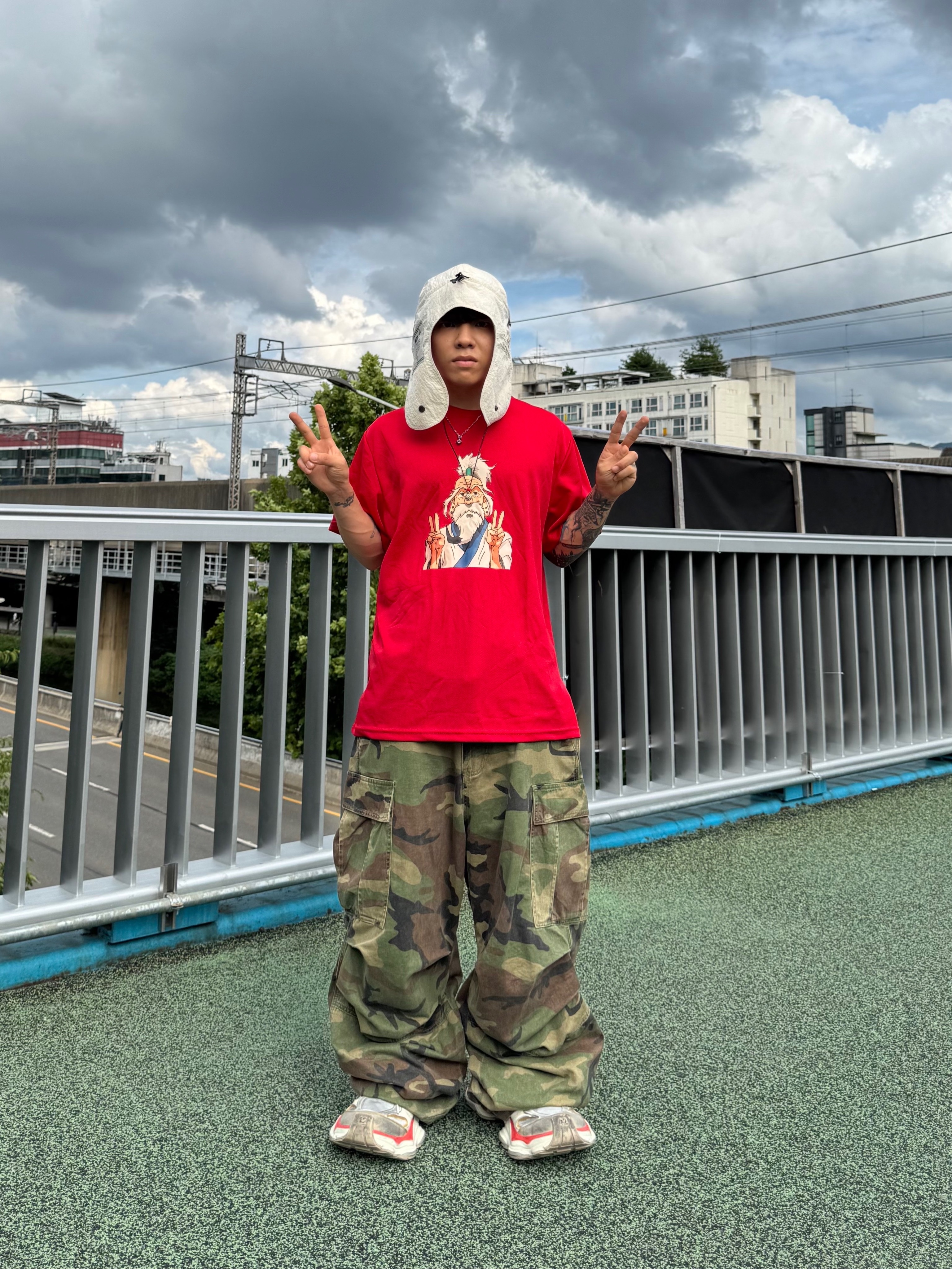 NOD Stone Washed Cargo Pants Camo, Balenciaga Cargo Sneakers White Grey 착용 스타일 - 4