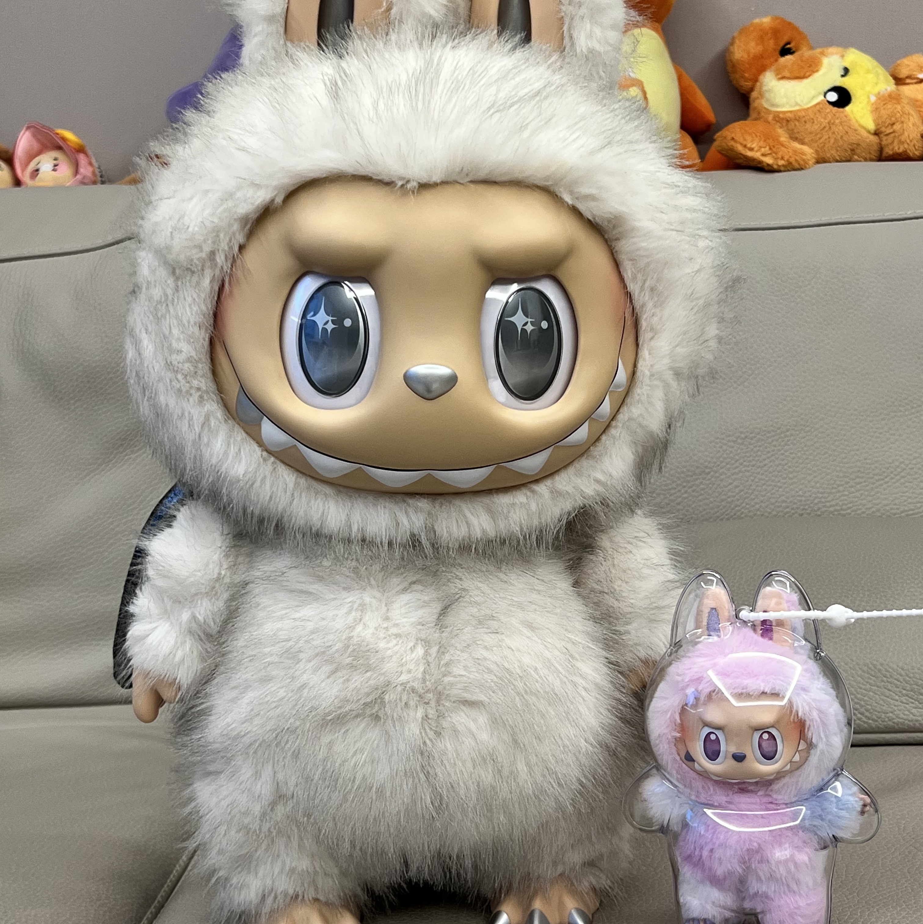 Pop Mart The Monsters Zimomo Angel In Clouds Vinyl Face Doll 착용 스타일 - 2