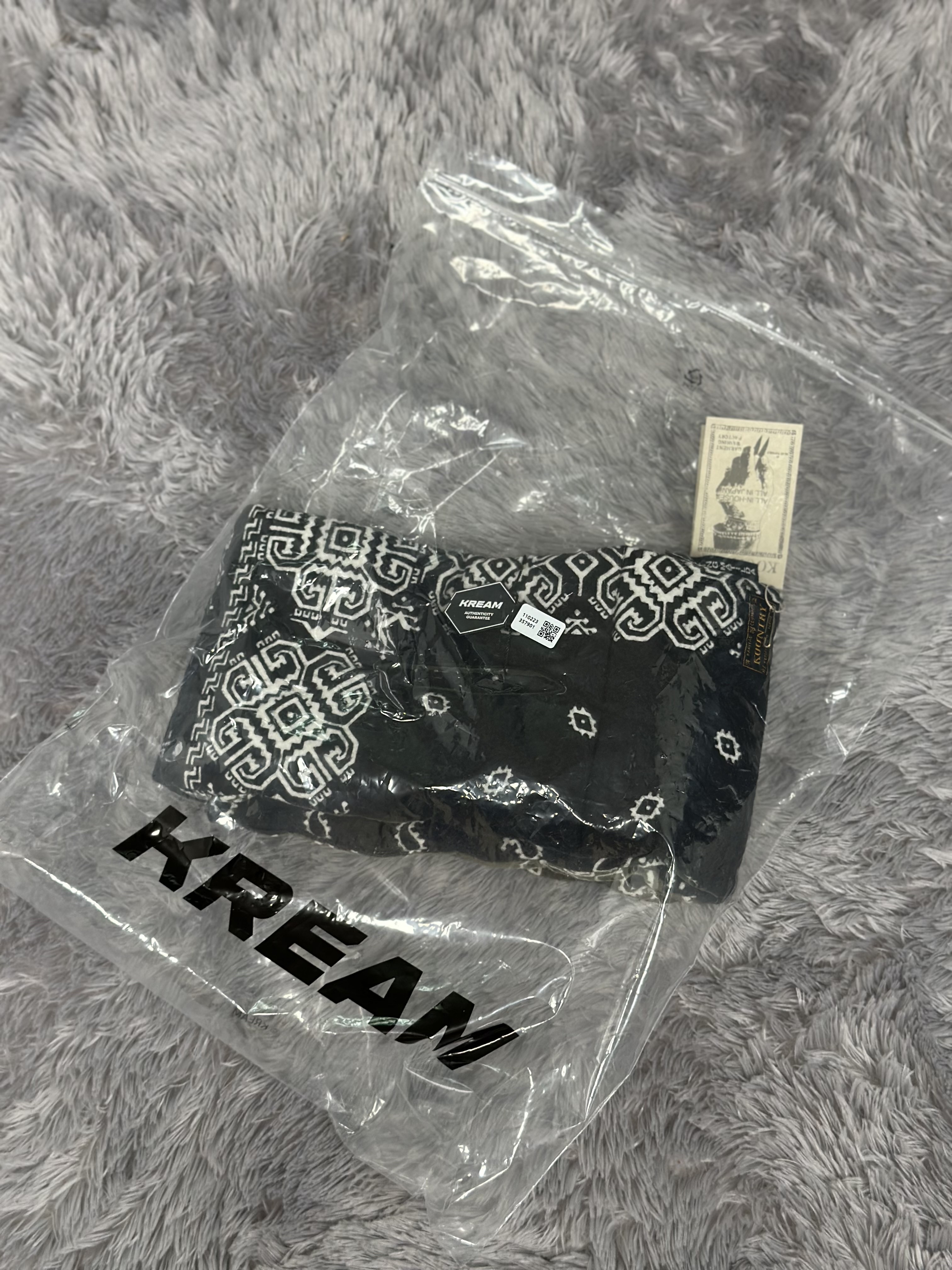 Kapital Flannel Bandana Pattern Reversible Kesa Muffler Black Khaki 착용 스타일 - 1