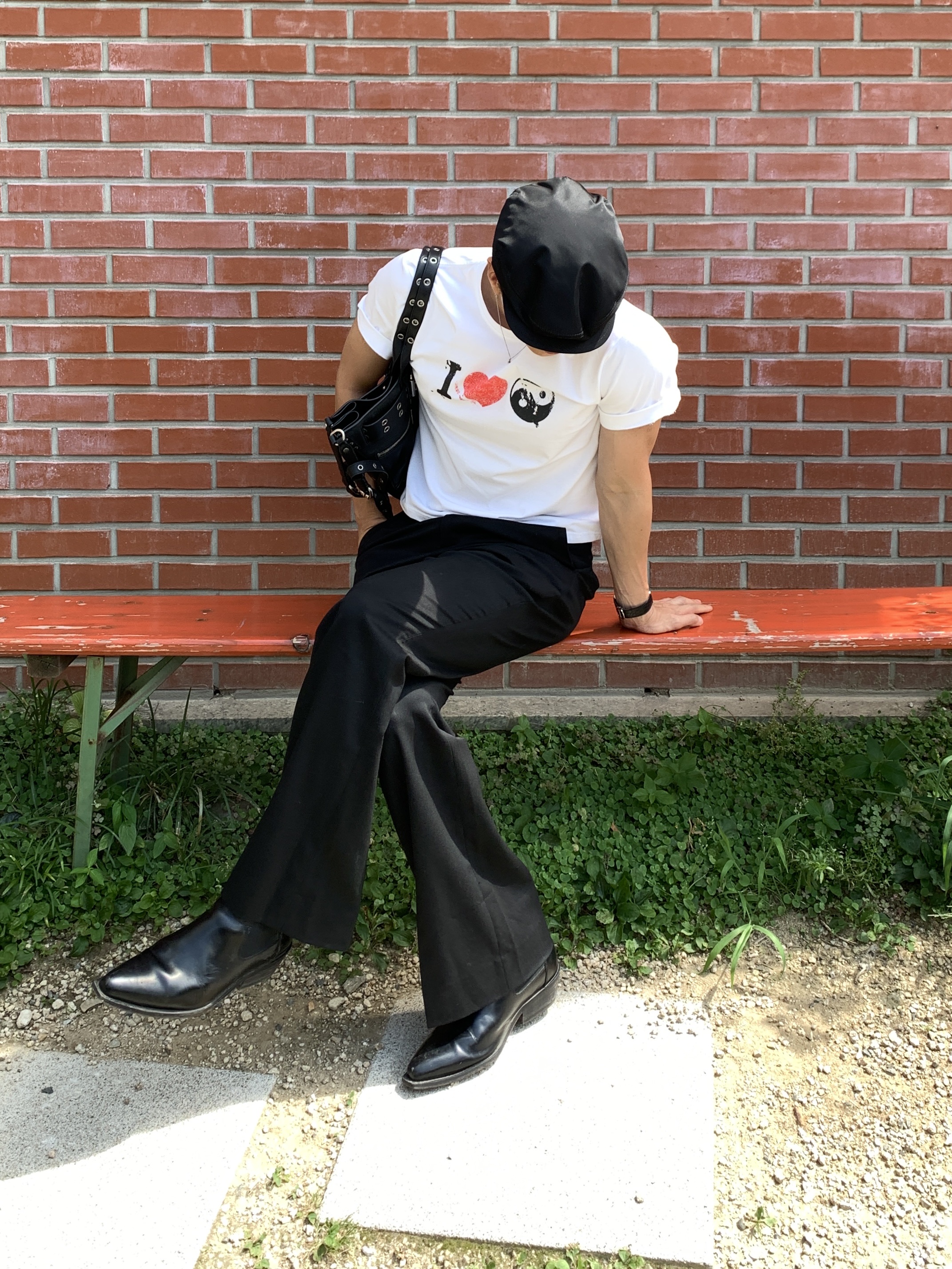 Our Legacy Cuban Boot Black, Prada Re-Nylon Hat Black 착용 스타일 - 4