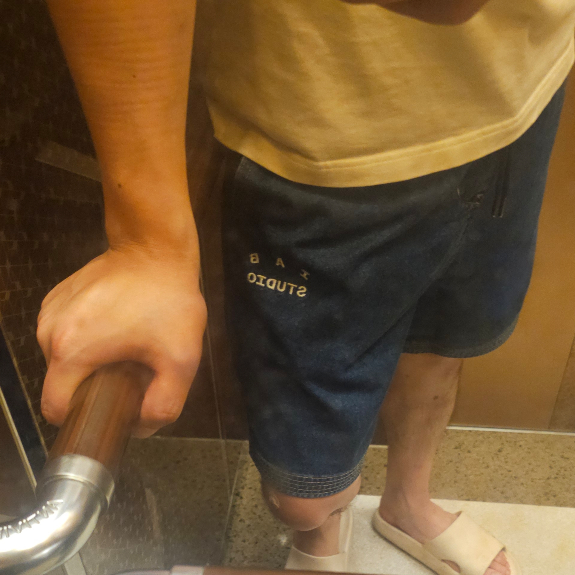 IAB Studio Denim Shorts Deep Blue 착용 스타일 - 2