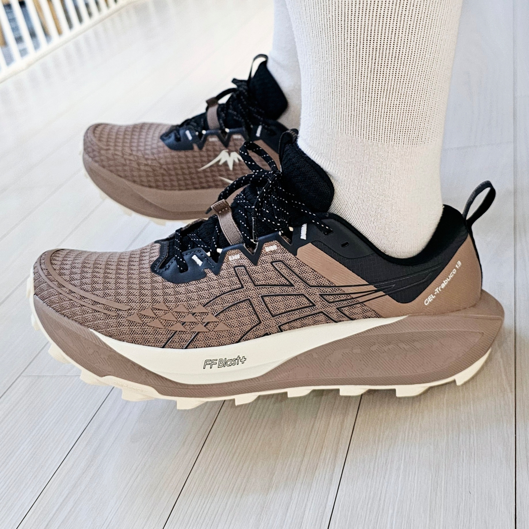 Asics Gel-Trabuco 13 Taupe Grey Black, [6% 적립] FILA Pantera 99/25 LX Brown 착용 스타일 - 2
