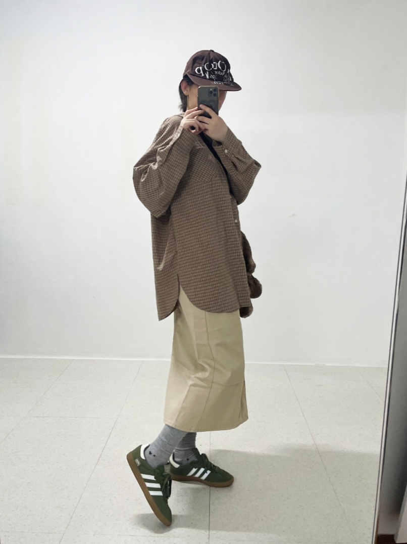 Adidas Samba OG Focus Olive Wonder White 착용 스타일 - 6