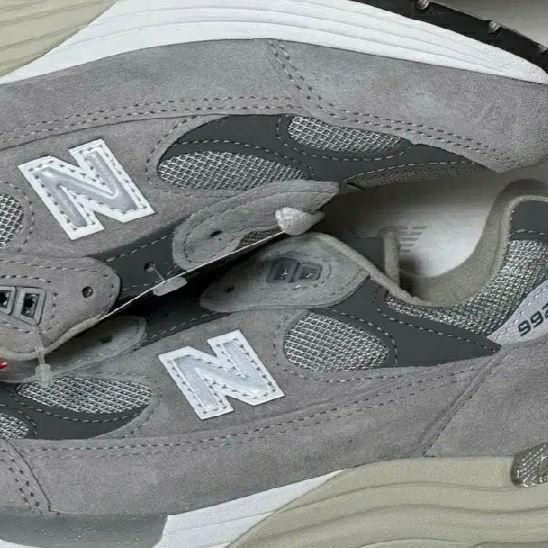 New Balance 992 Made in USA Core Grey Silver Metallic 착용 스타일