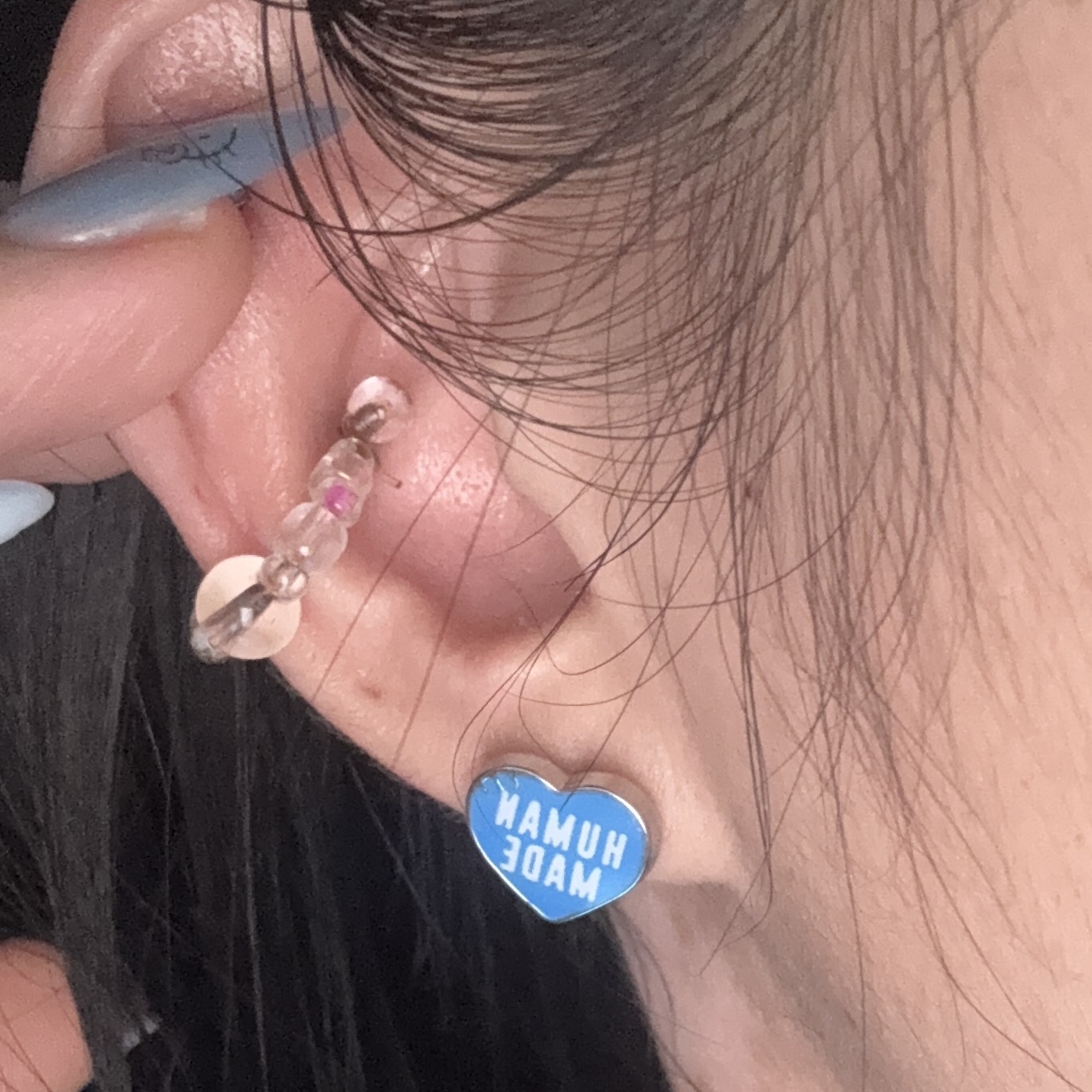 Human Made Heart Earrings Blue 착용 스타일 - 2