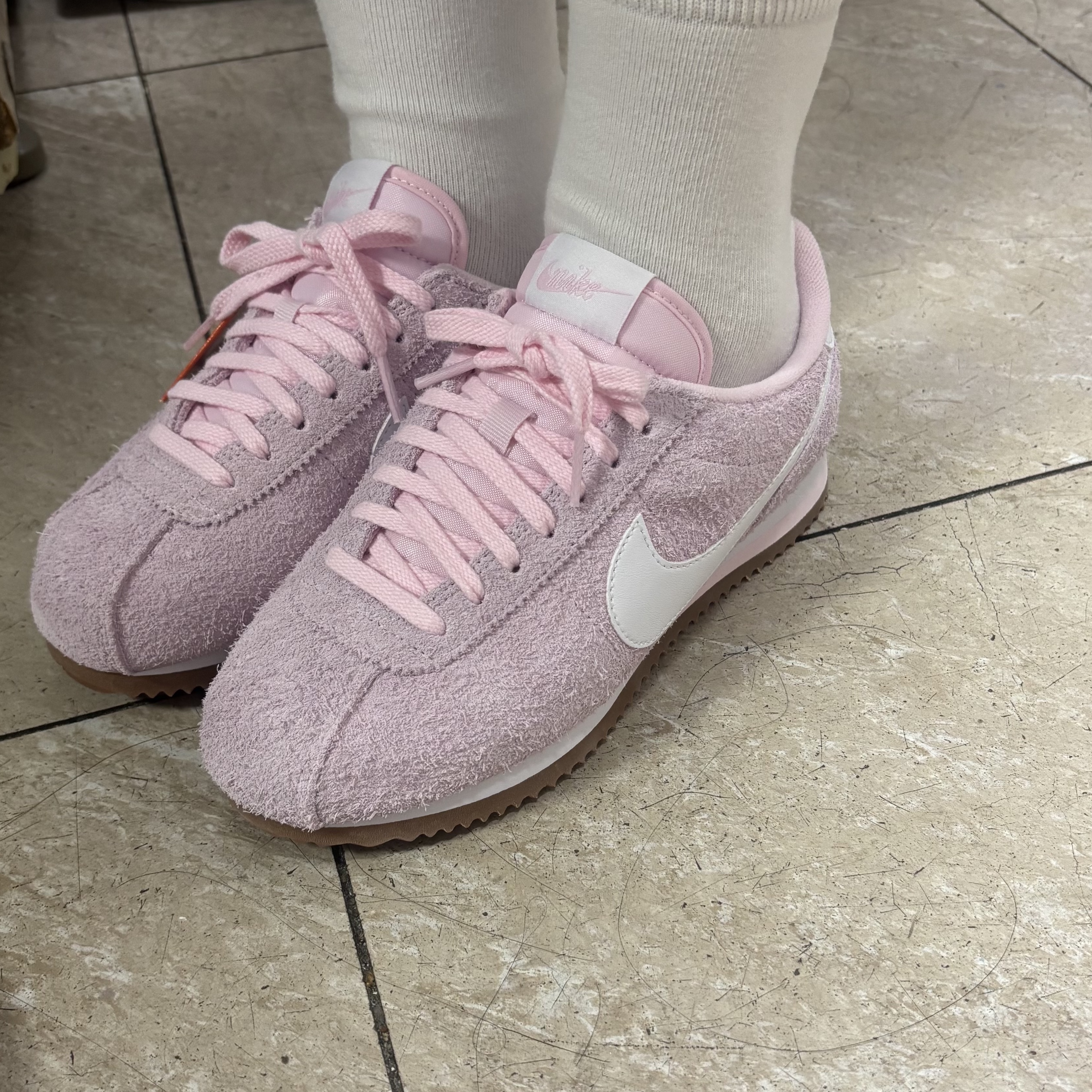 (W) Nike Cortez Vintage Suede Pink Foam Gum Medium Brown 착용 스타일
