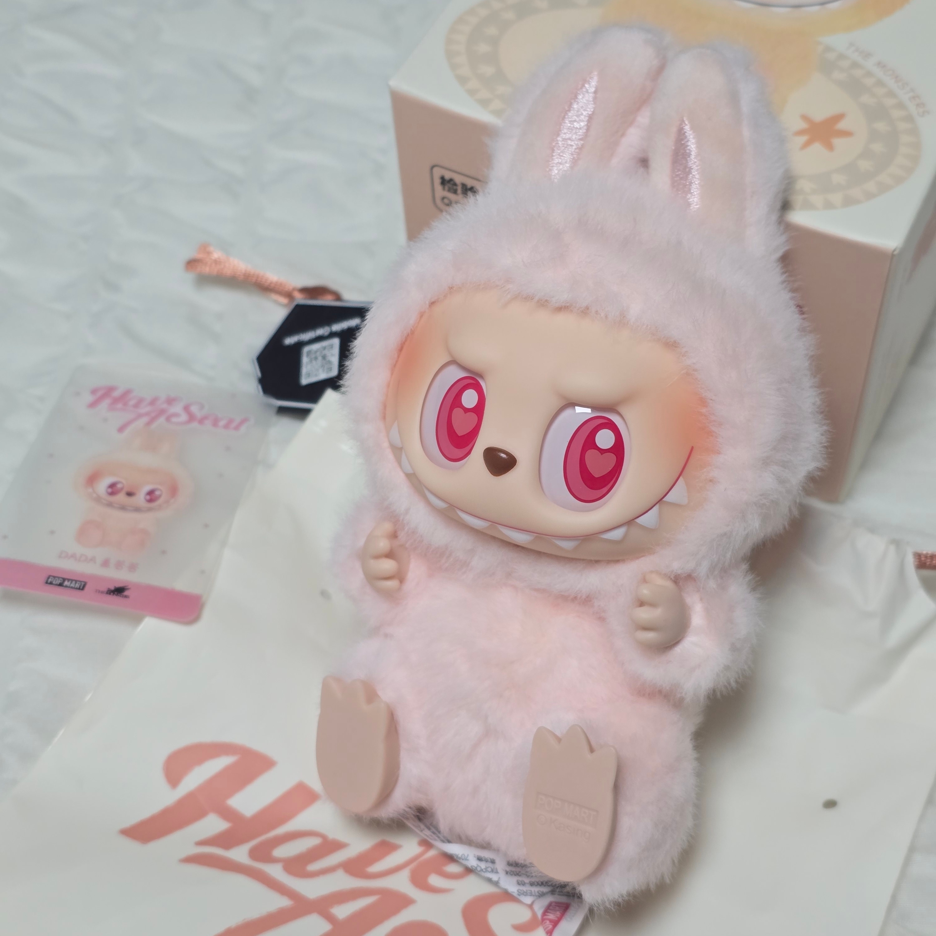 Pop Mart Labubu Let's Play Together Doll Series Dada Keyring (Opened Case) 착용 스타일