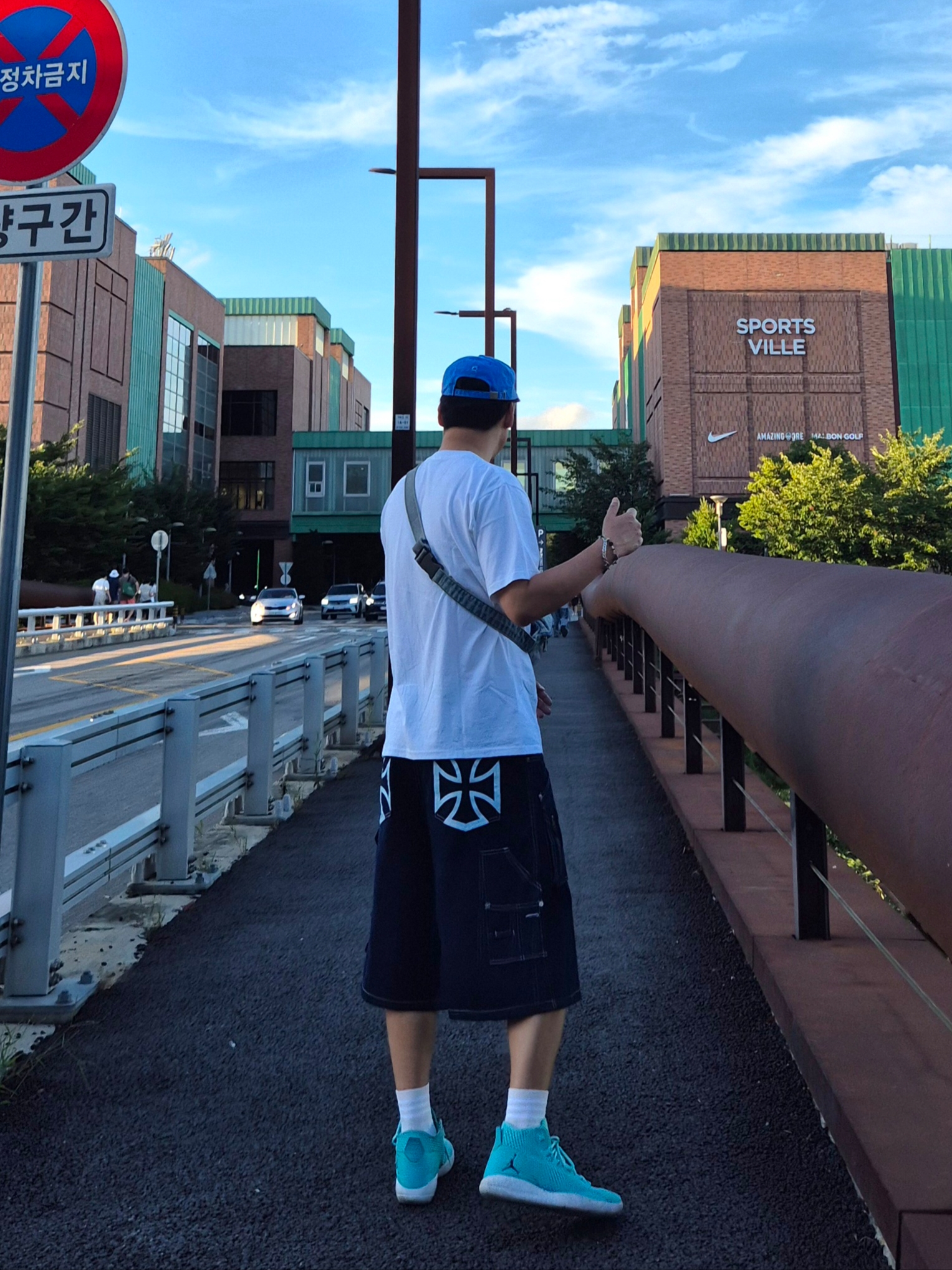 Flavorism Carpenter Bermuda Denim Pants Indigo, BAPE ABC Camo College T-Shirt White Pink 착용 스타일 - 1