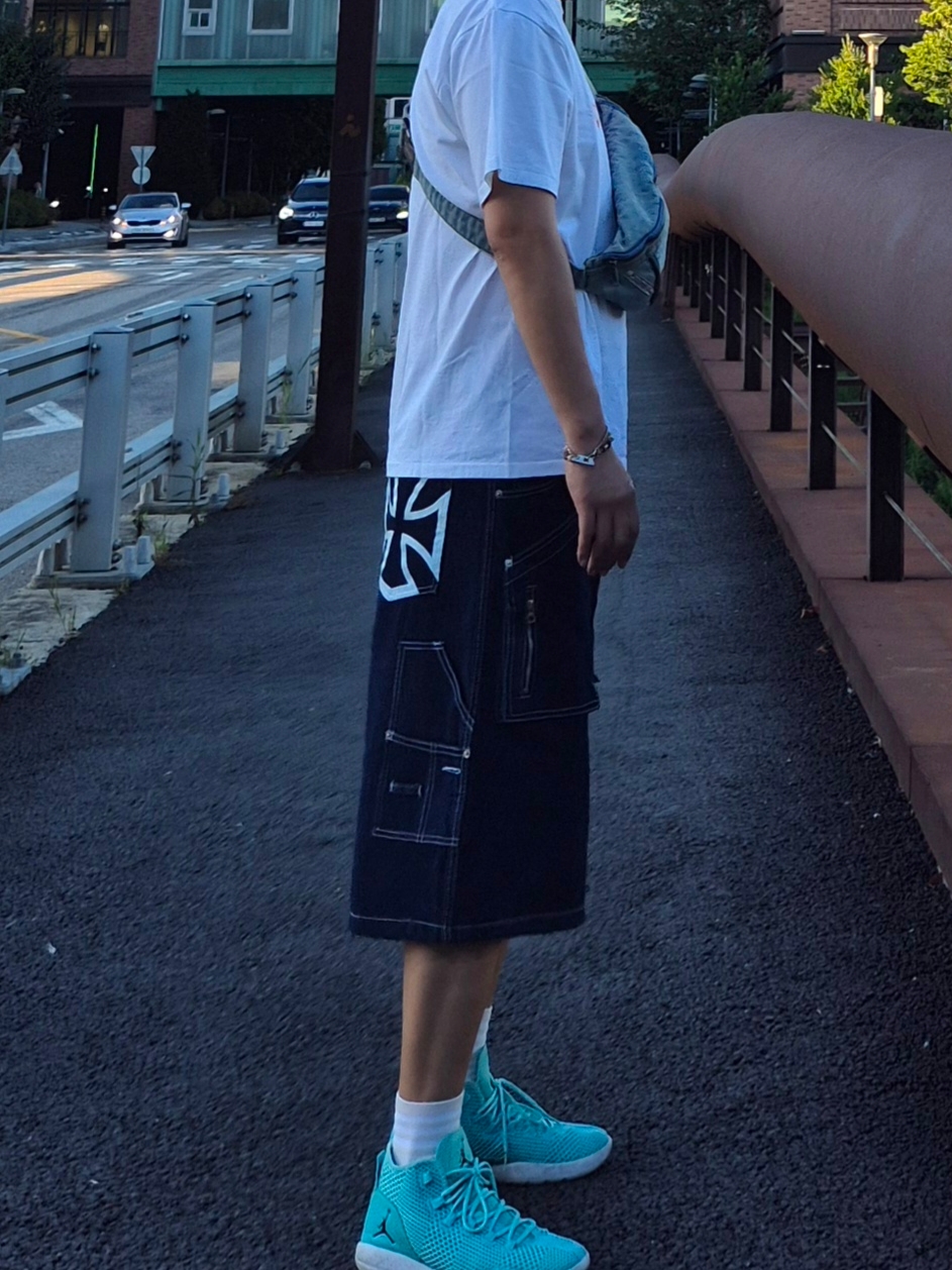 Flavorism Carpenter Bermuda Denim Pants Indigo, BAPE ABC Camo College T-Shirt White Pink 착용 스타일 - 3