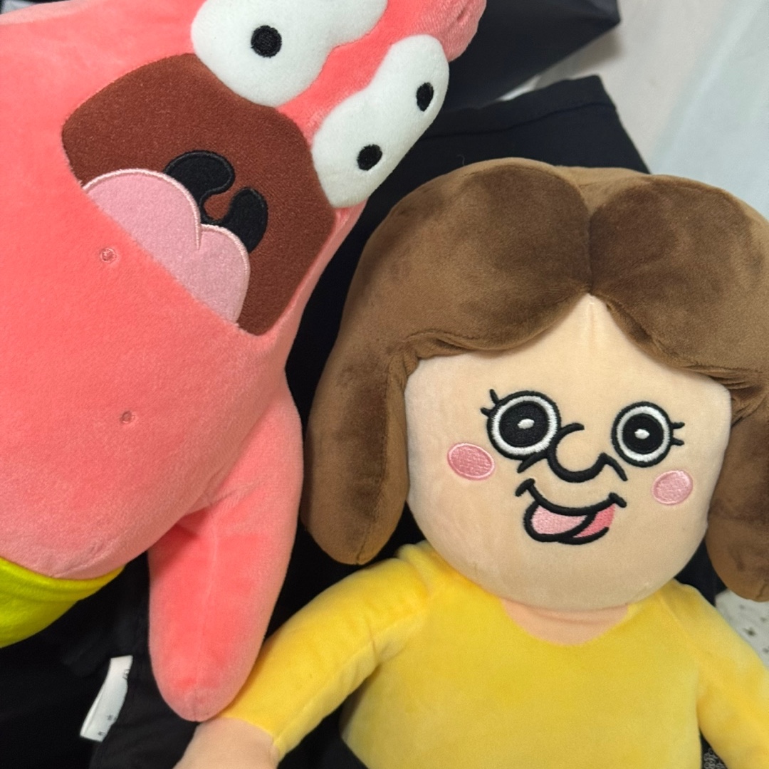 Uniqlo UT x CPFM x SpongeBob Plush Toy Patrick Star 착용 스타일