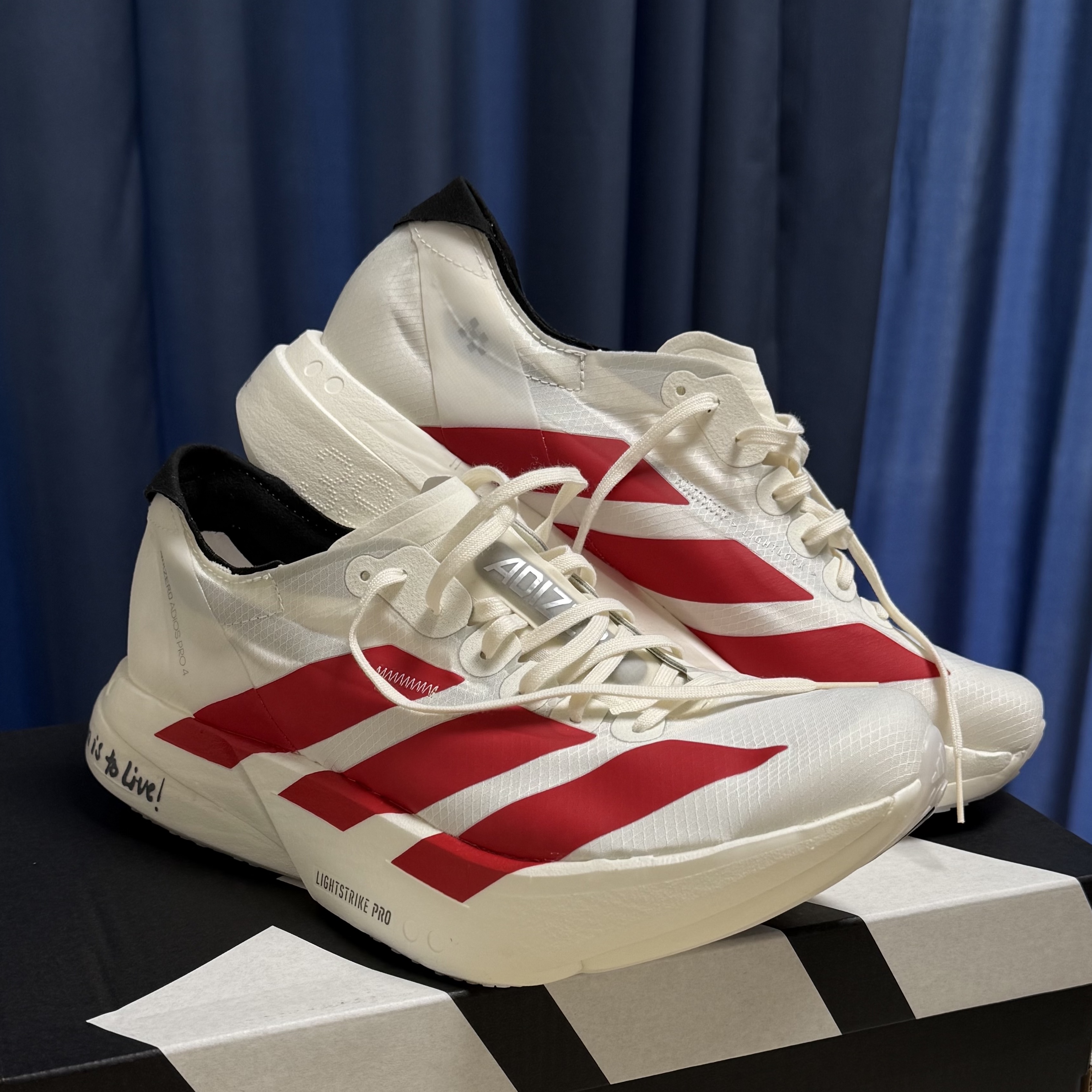Adidas Adizero Adios Pro 4 Off White Better Scarlet 착용 스타일
