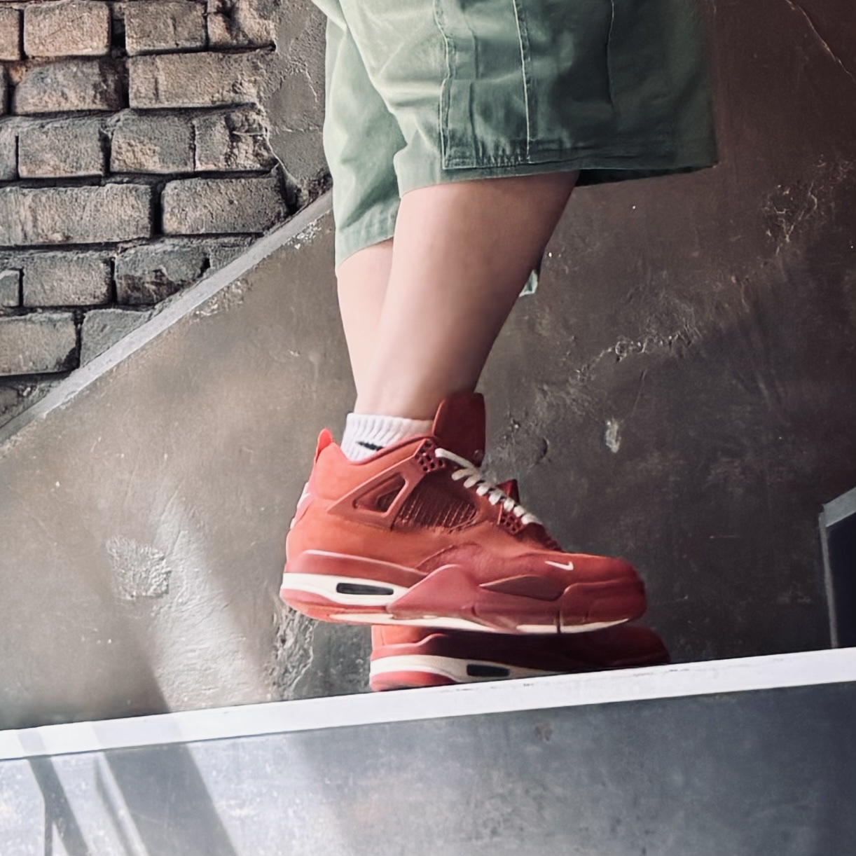 Jordan 4 x Nigel Sylvester Retro OG SP Brick by Brick, Jordan x Nigel Sylvester T-Shirt White (HQ1736-100) 착용 스타일 - 1