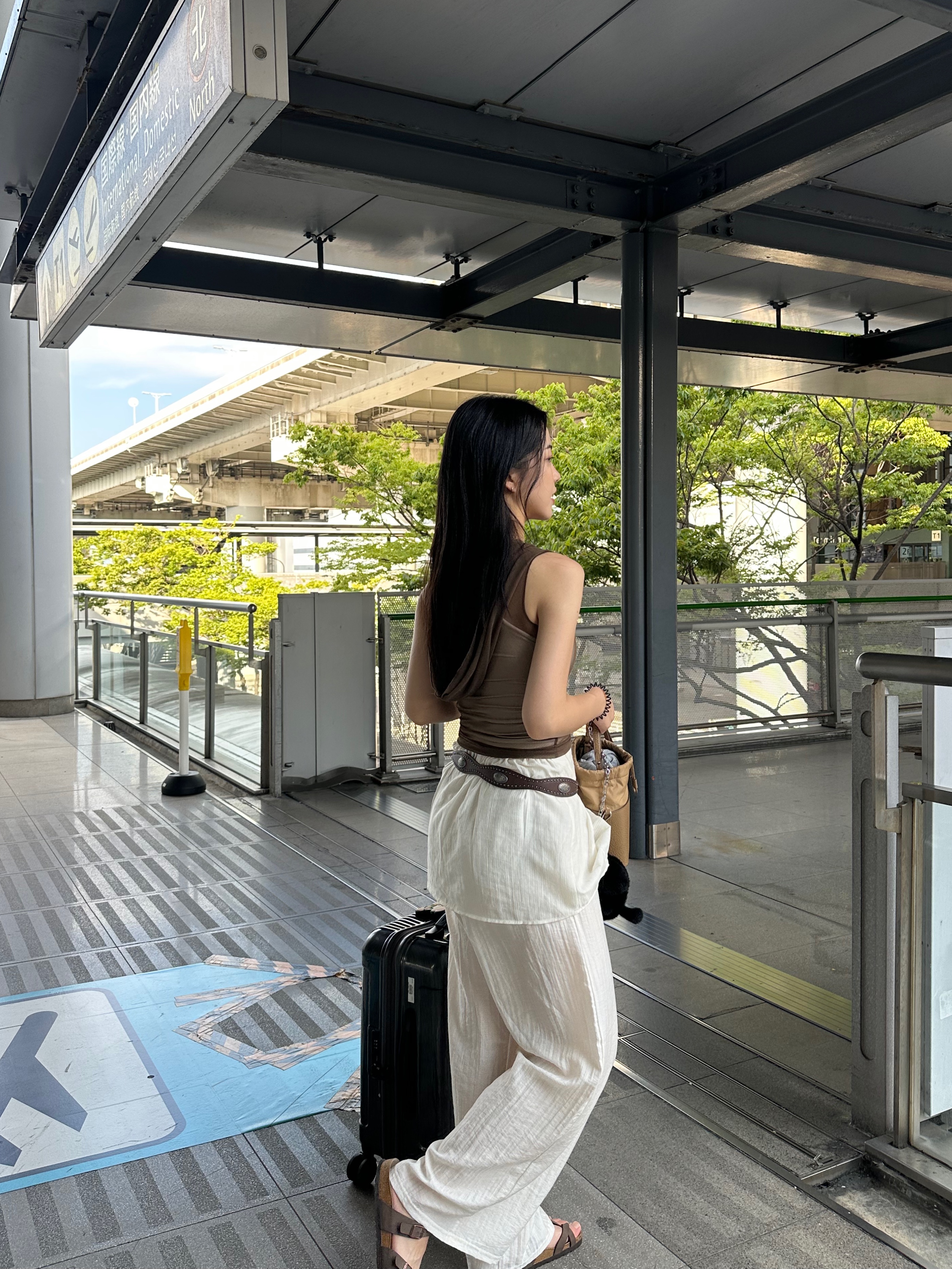 Maison Margiela 5AC Small Bucket Bag Camel, (W) Birkenstock Mayari Nubuck Leather Mocha - Regular 착용 스타일 - 5