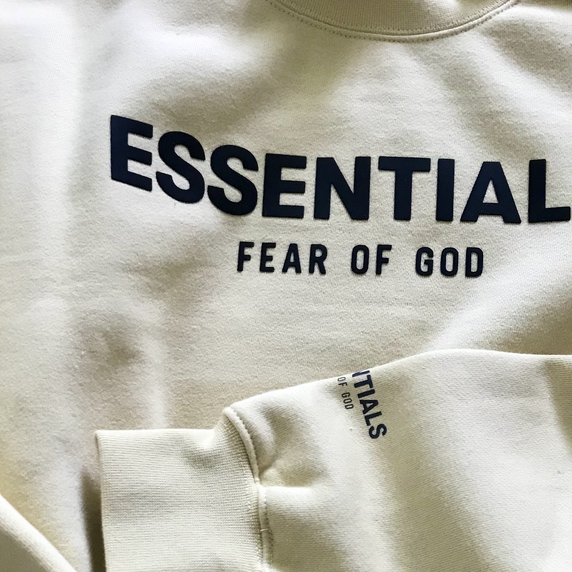 (Kids) Essentials Logo Print Pullover Crewneck Sweatshirt Garden Glove - Mr. Porter Exclusive 착용 스타일
