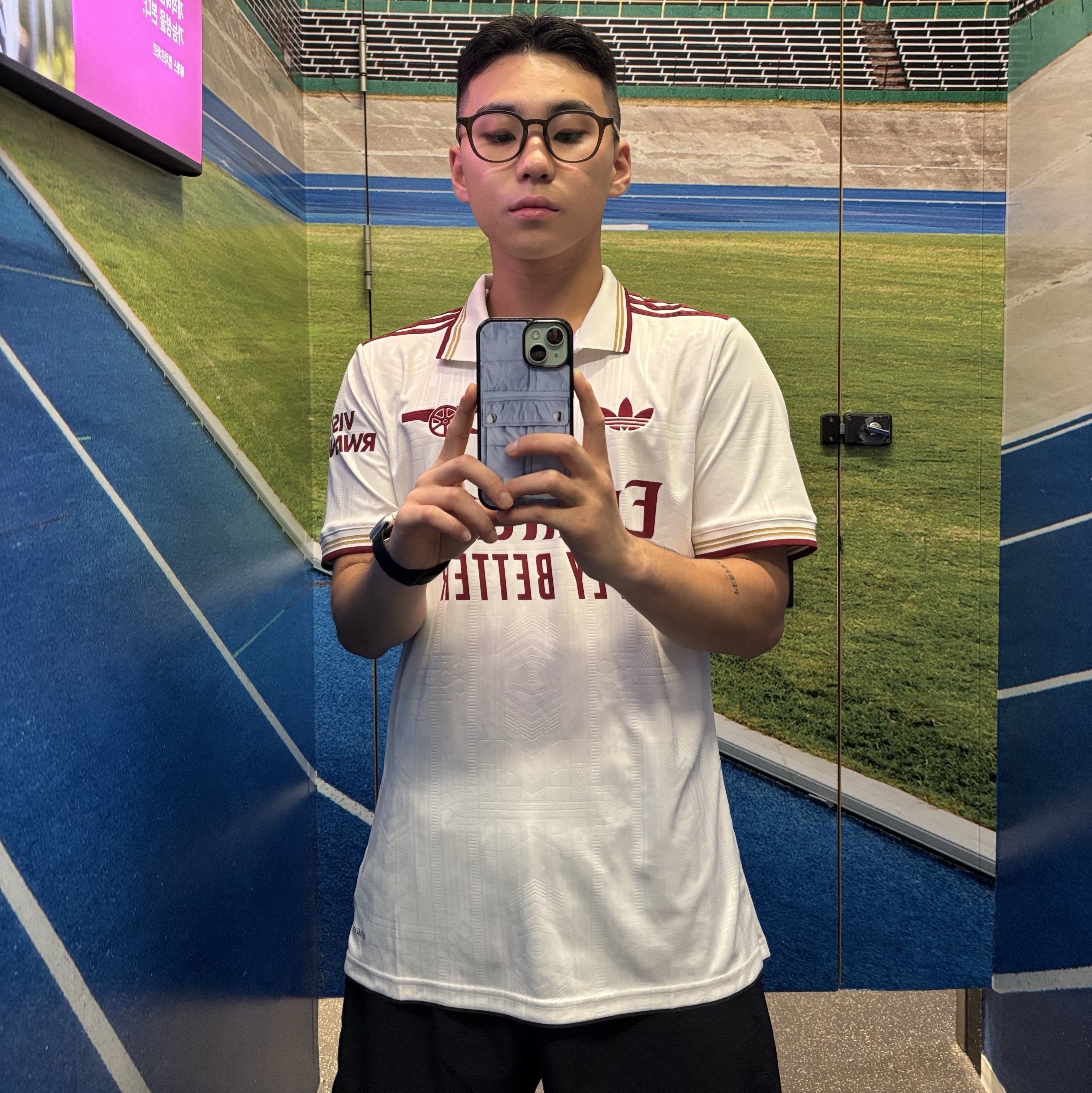 Adidas Arsenal 2025/26 3rd Jersey Cloud White Team Coll Burgundy 2 - KR Sizing (Non Marking Ver.) 착용 스타일