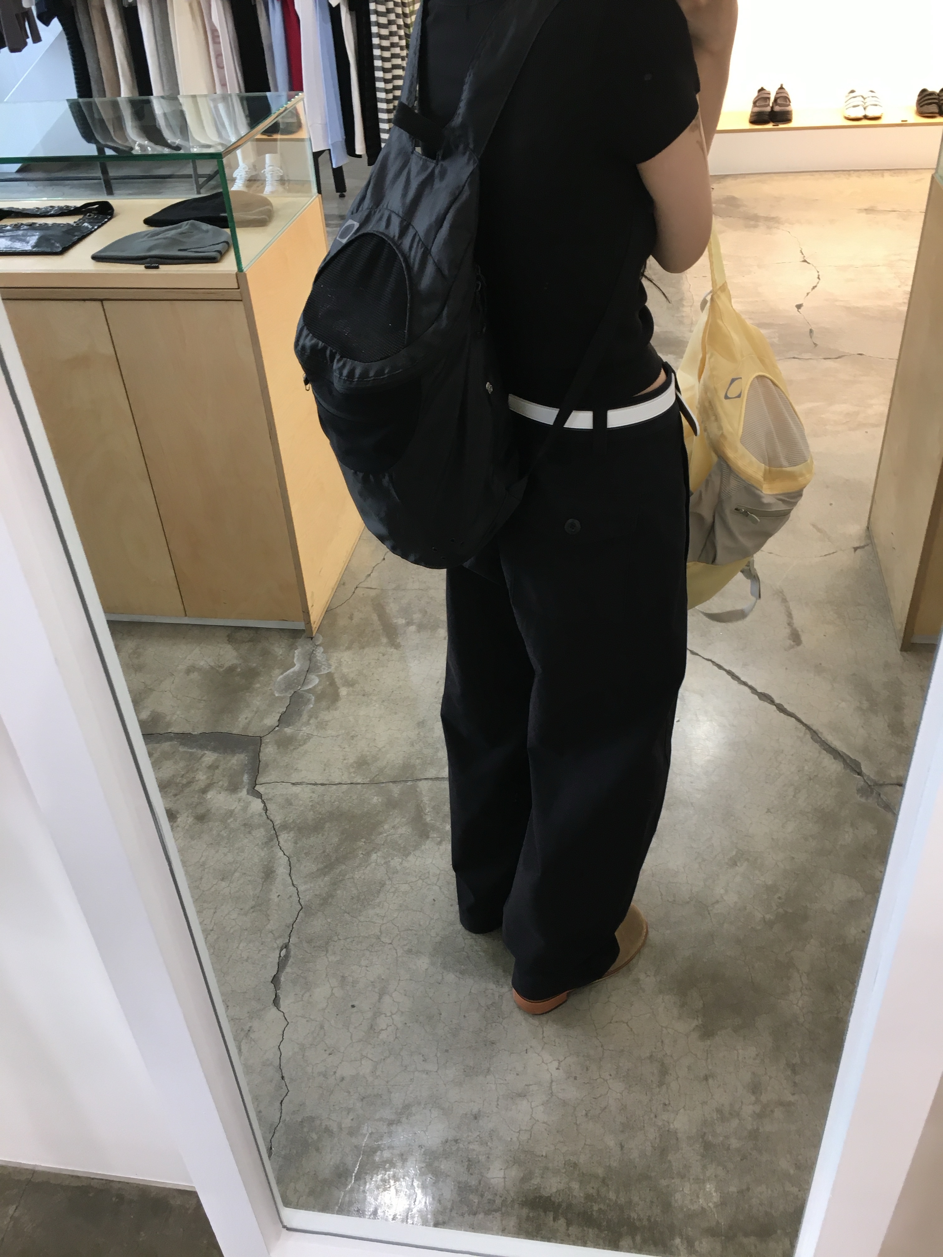 Mischief x Eplc Lightweight Zip Around Backpack Light Gray, Mischief Lightweight Zip Around Backpack Black 착용 스타일 - 3