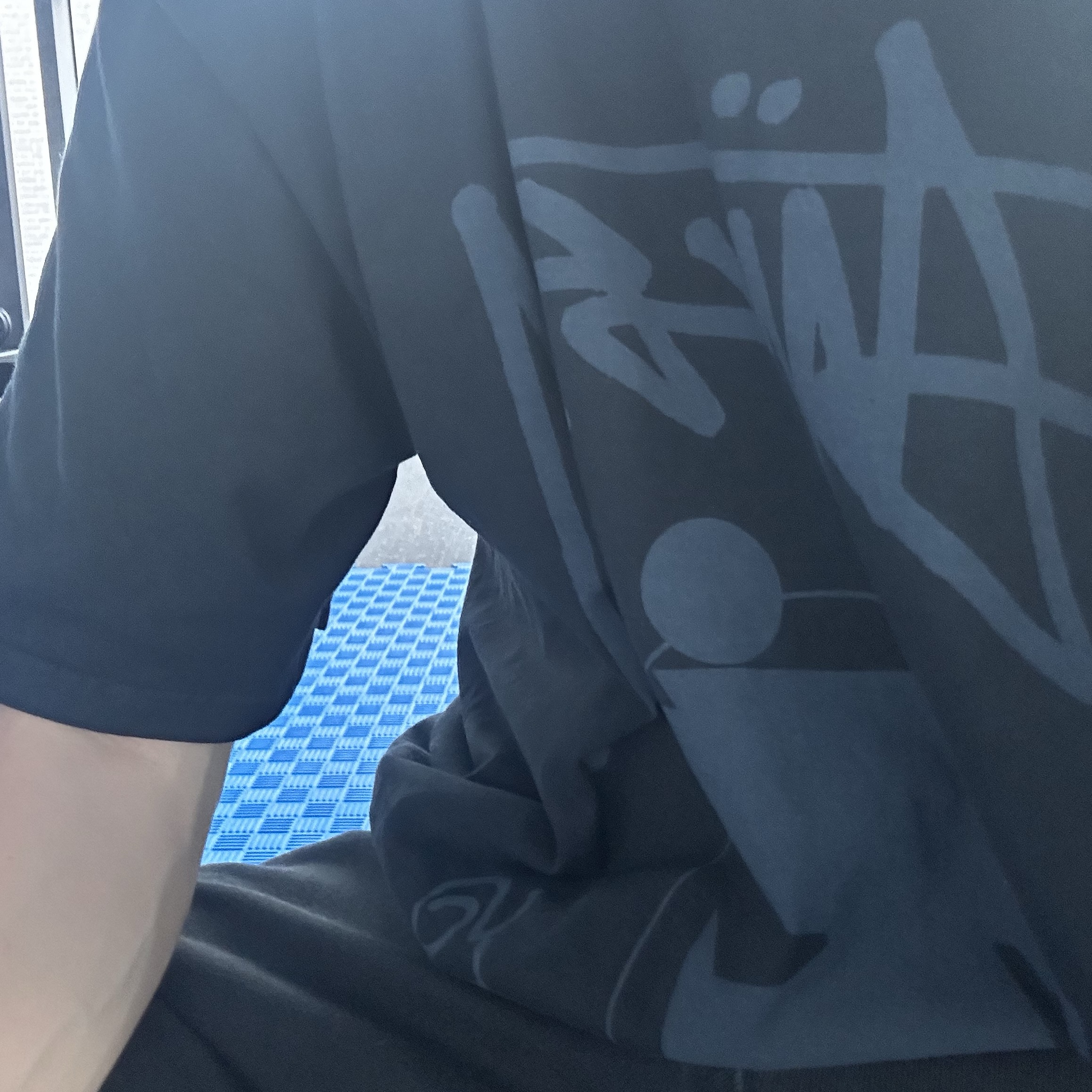 Stussy Beach Roots Pigment Dyed T-Shirt Black 착용 스타일
